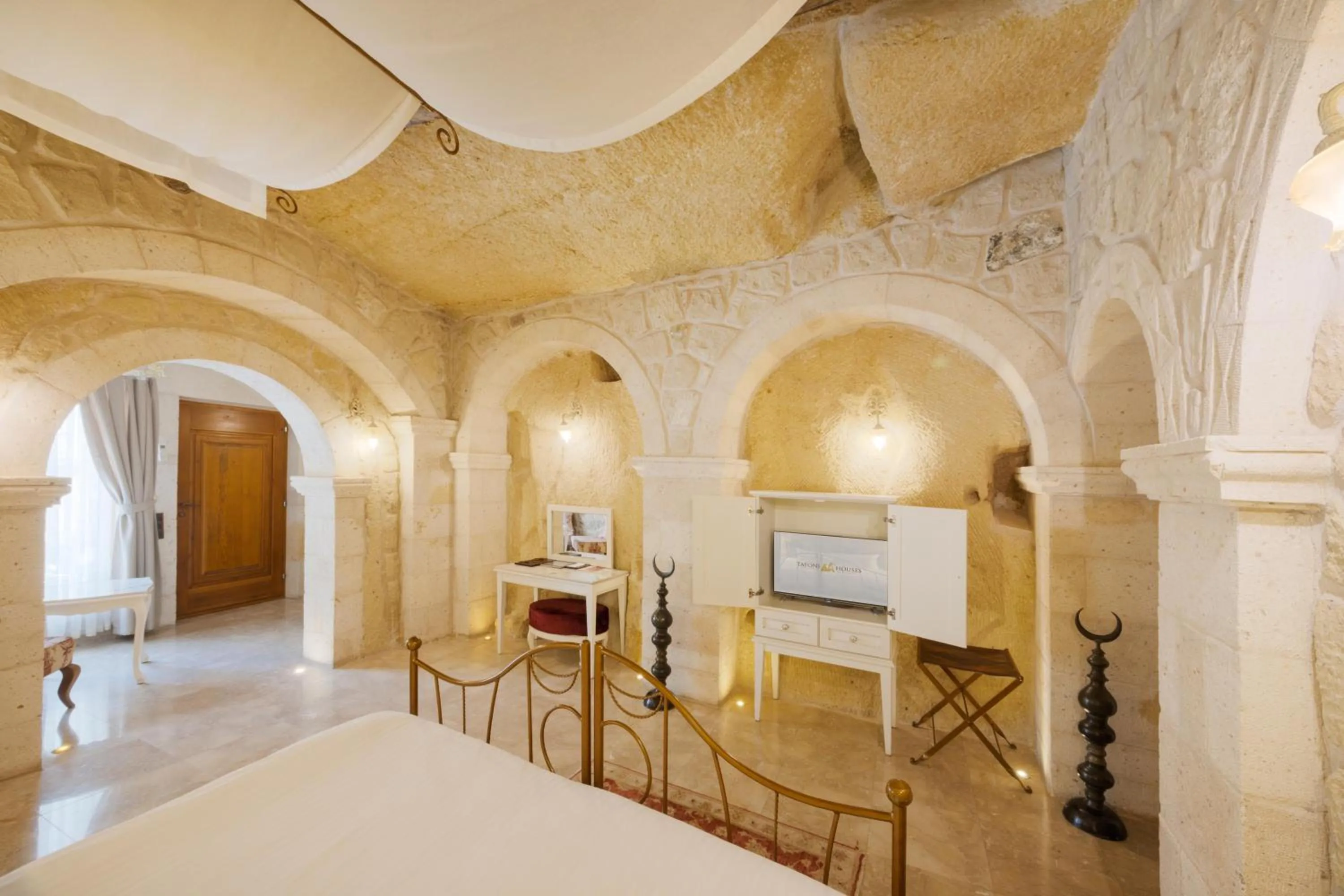 Lobby or reception, Bed in Tafoni Houses Cave Hotel