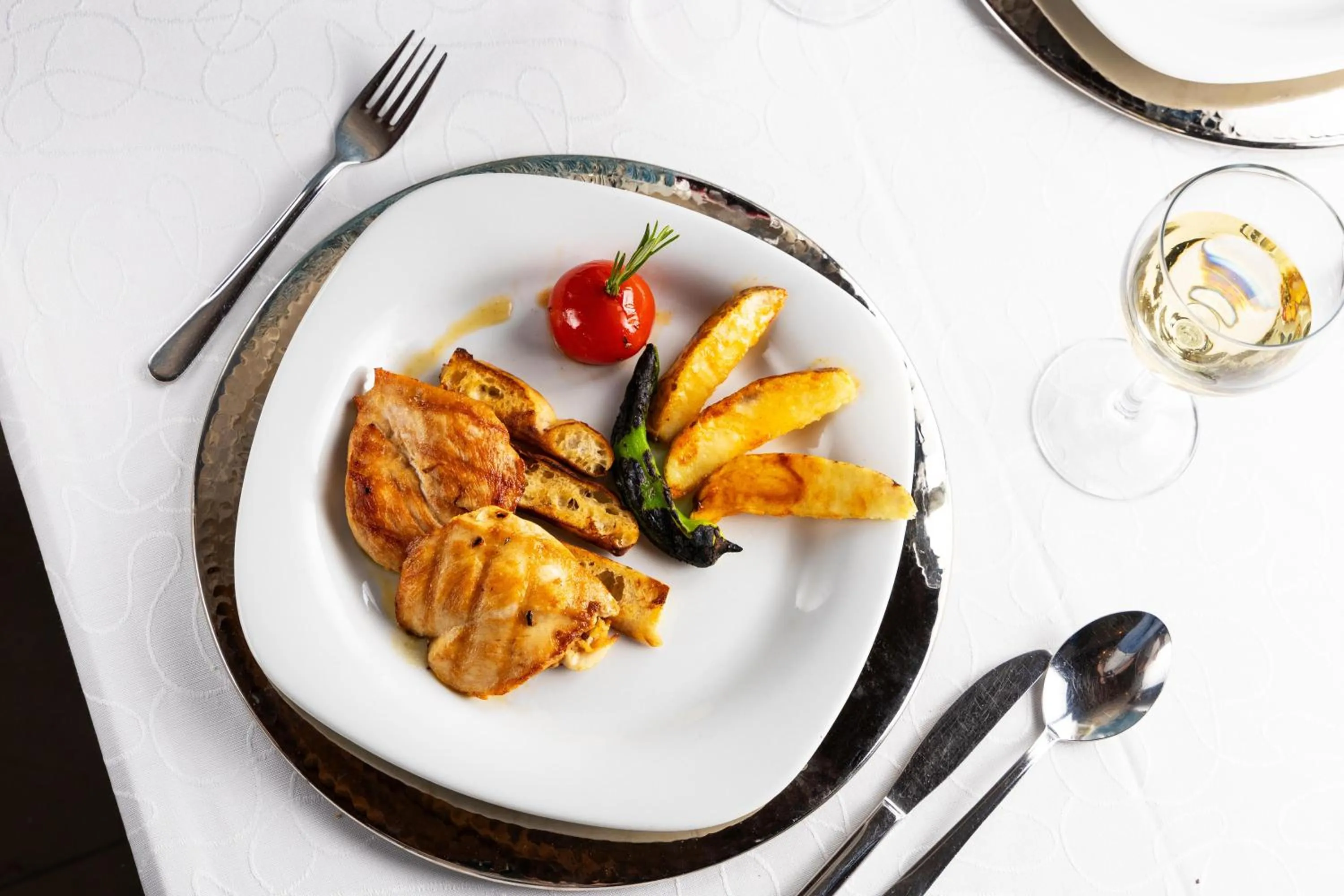 Restaurant/places to eat in Tafoni Houses Cave Hotel