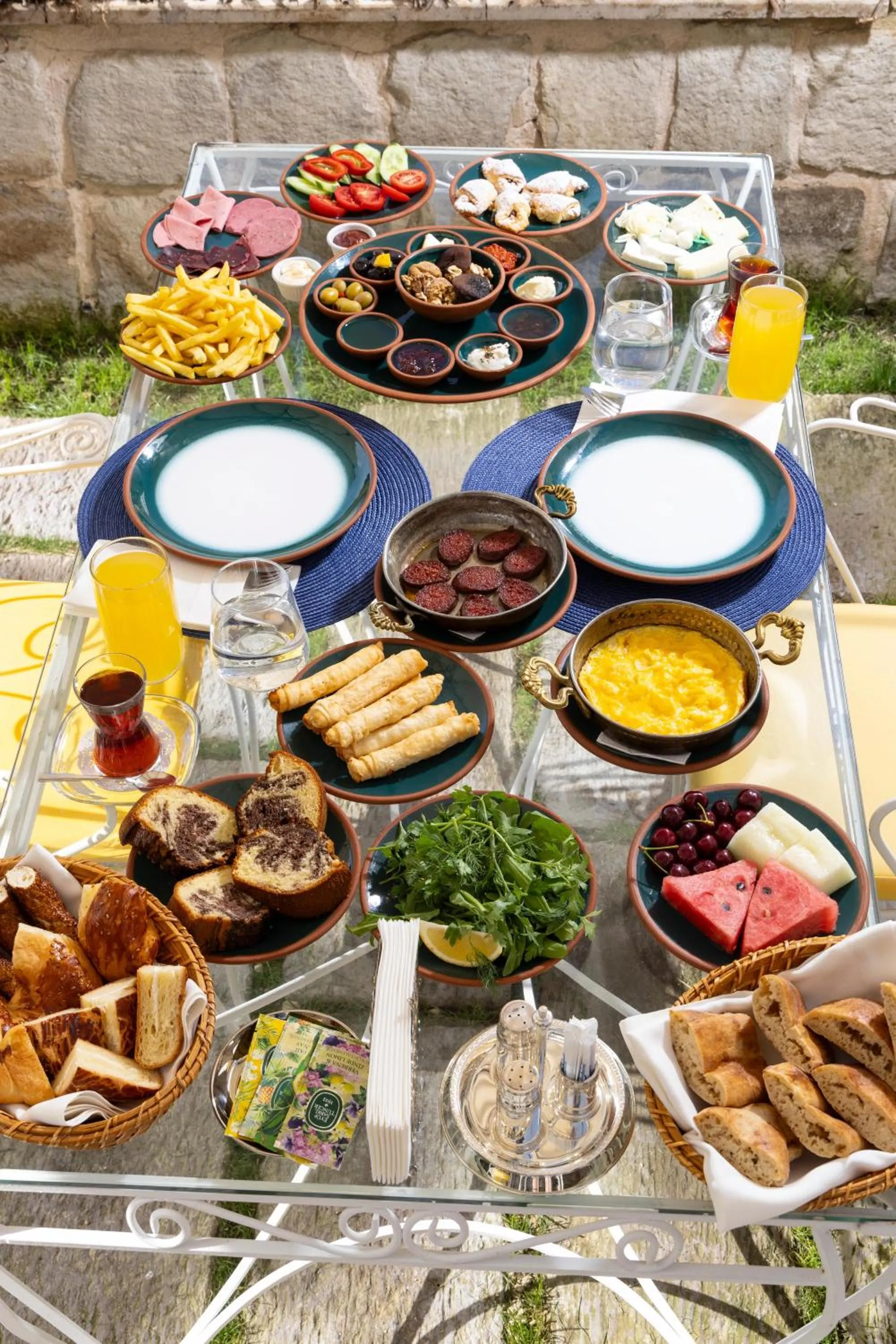 Restaurant/places to eat in Tafoni Houses Cave Hotel