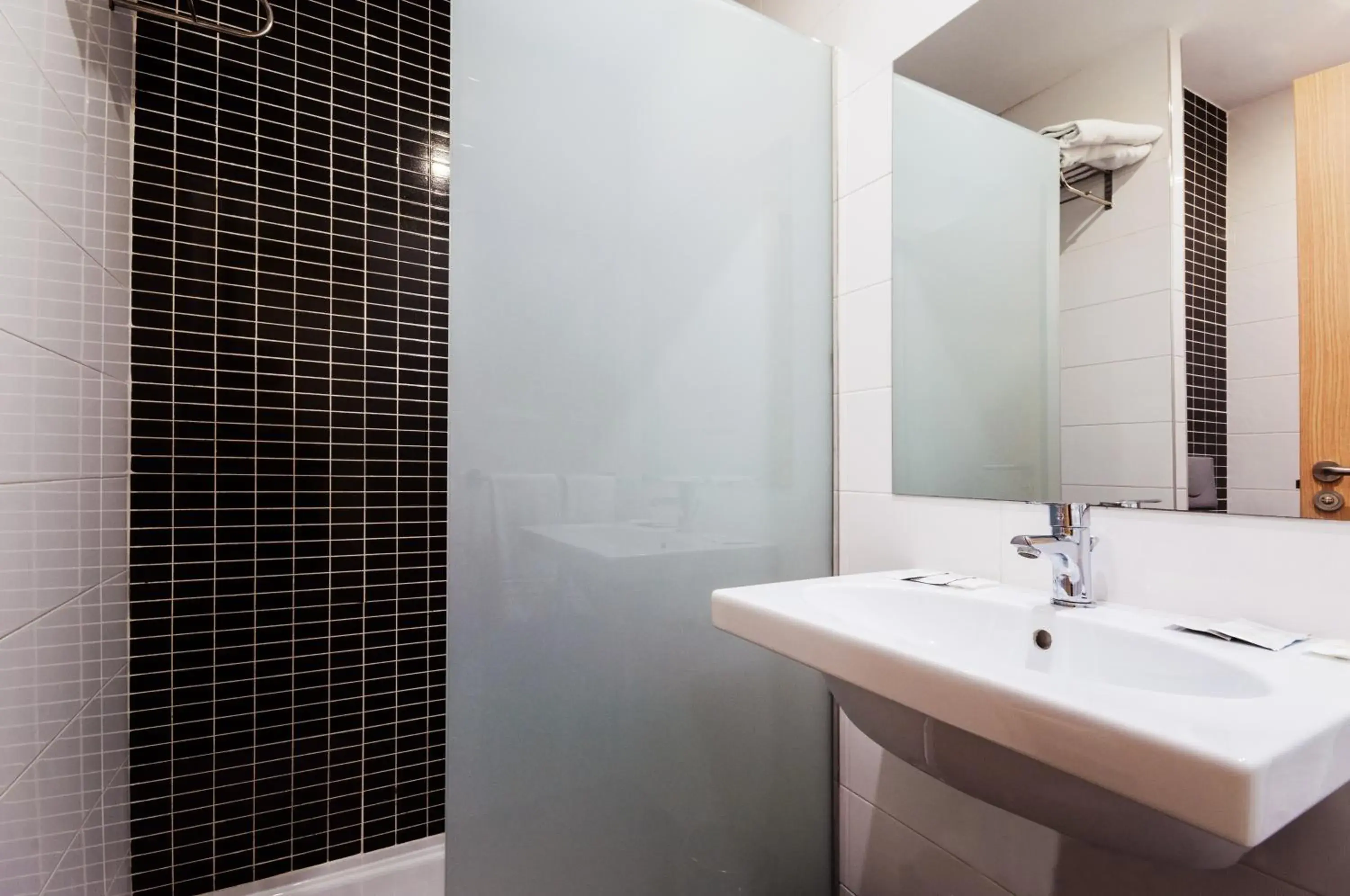 Bathroom in Hotel Fontana Plaza Bathroom in Hotel Fontana Plaza