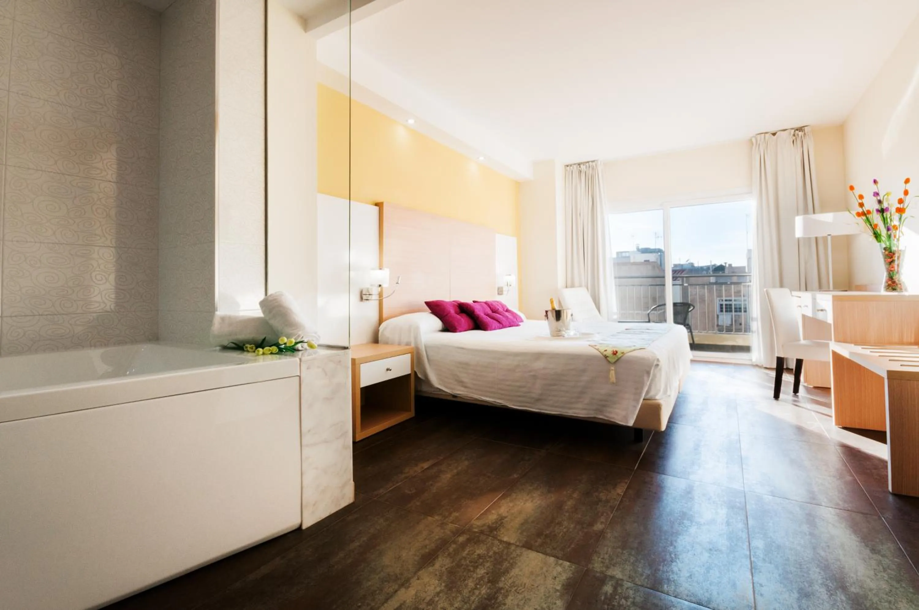 Photo of the whole room, Bed in Hotel Fontana Plaza