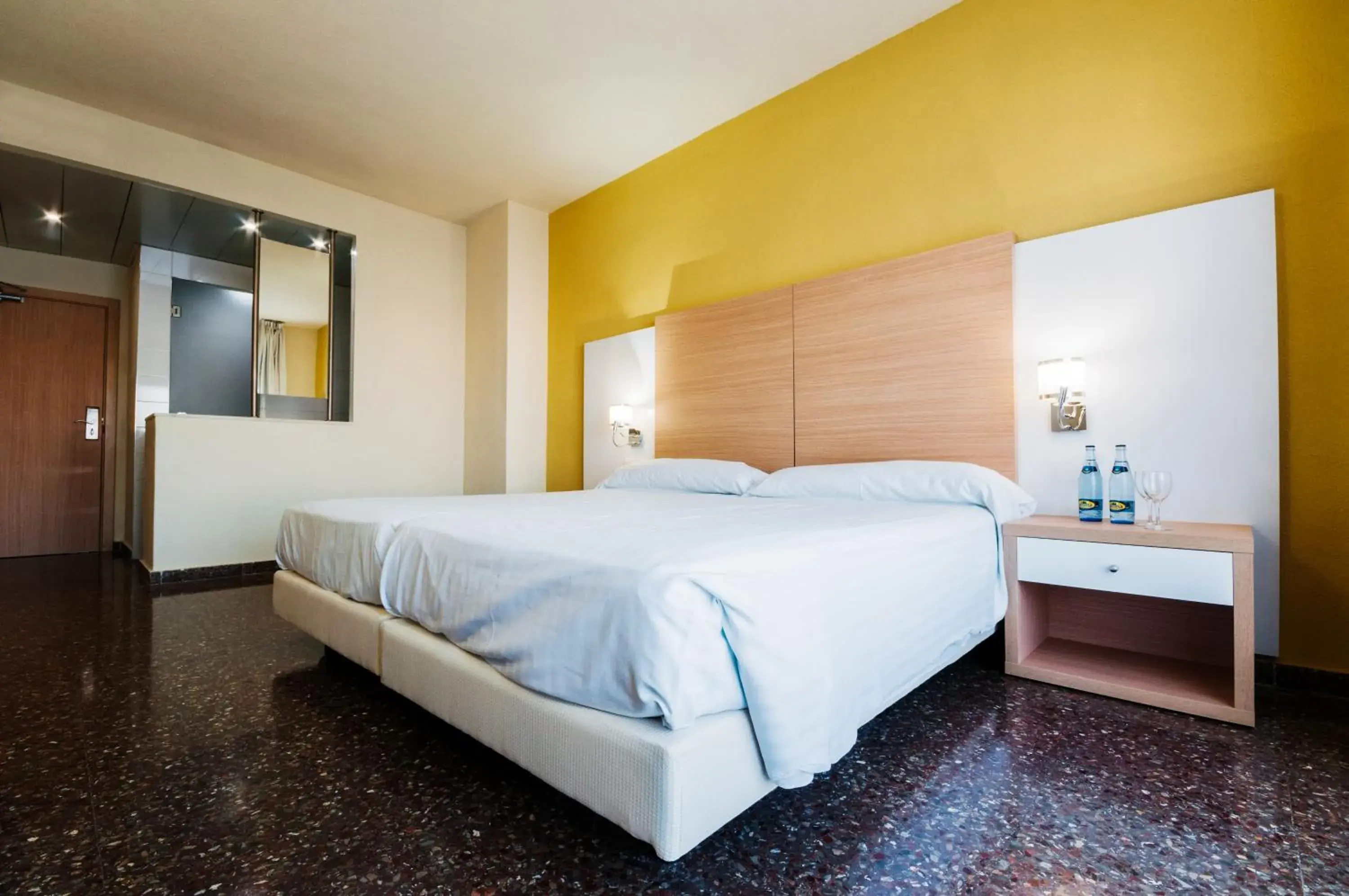 Large Double or Twin Room in Hotel Fontana Plaza Large Double or Twin Room in Hotel Fontana Plaza