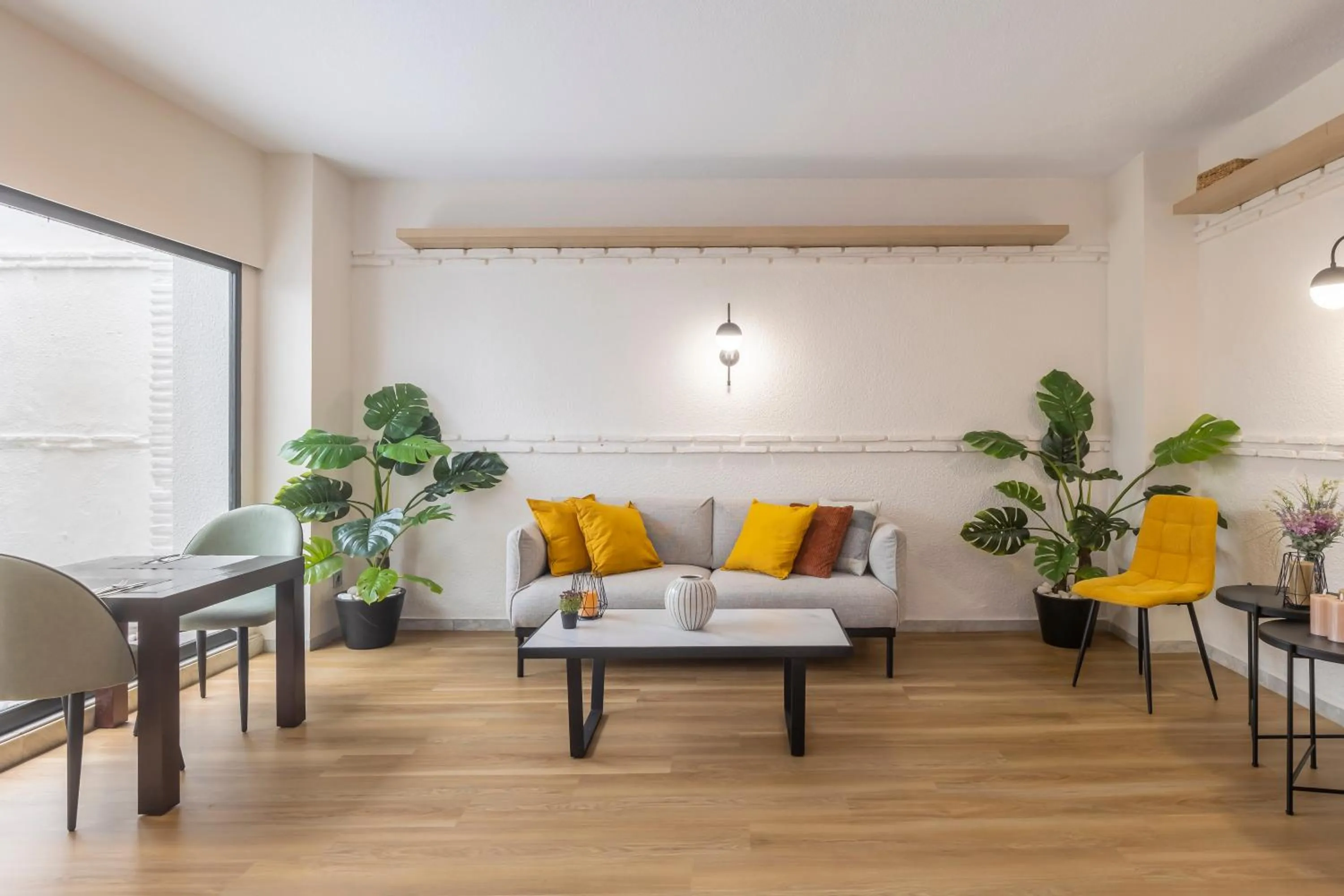 Dining area in Itaca Colón by Soho Boutique