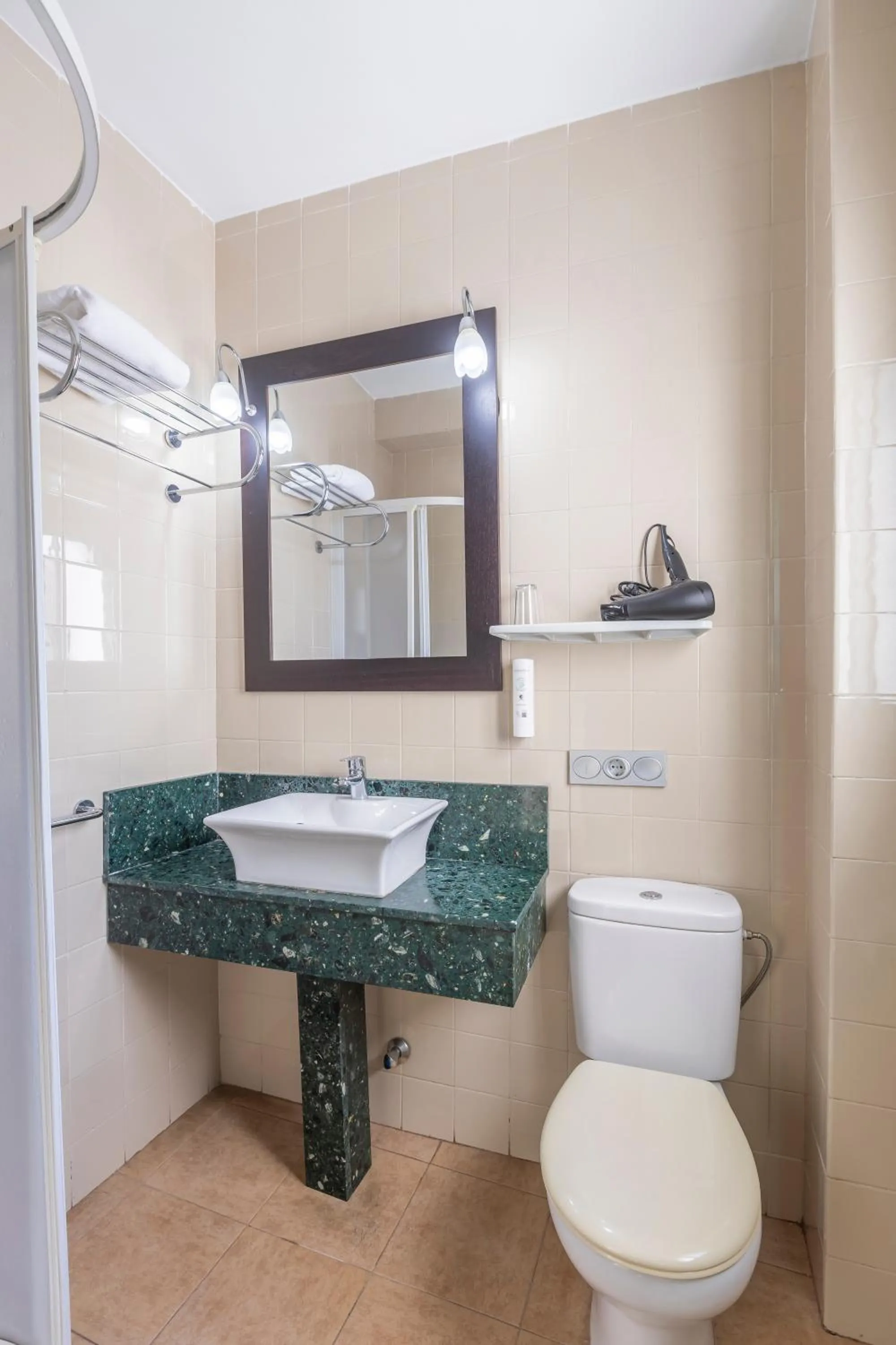 Bathroom in Itaca Colón by Soho Boutique