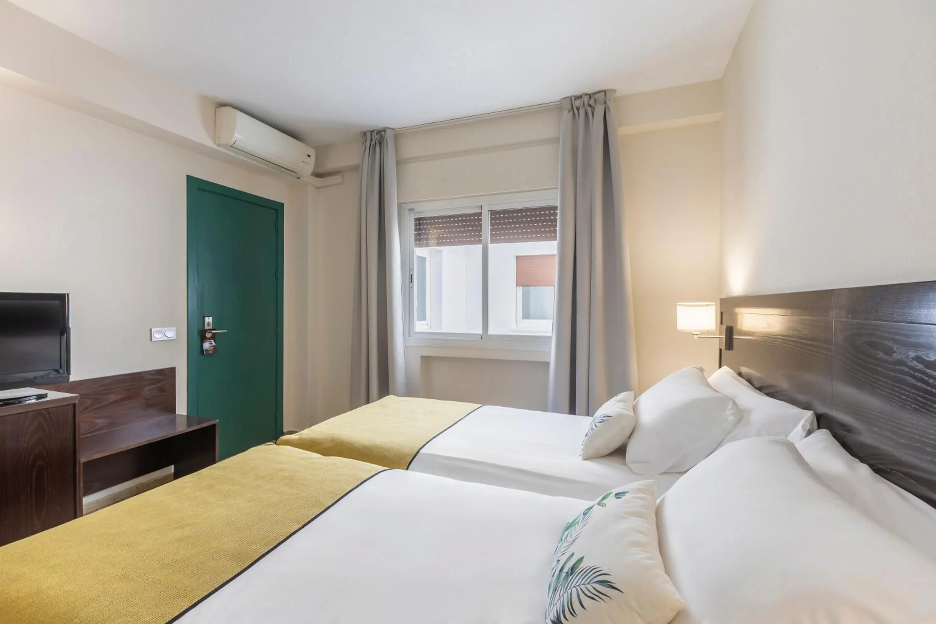 Bedroom, Bed in Itaca Colón by Soho Boutique