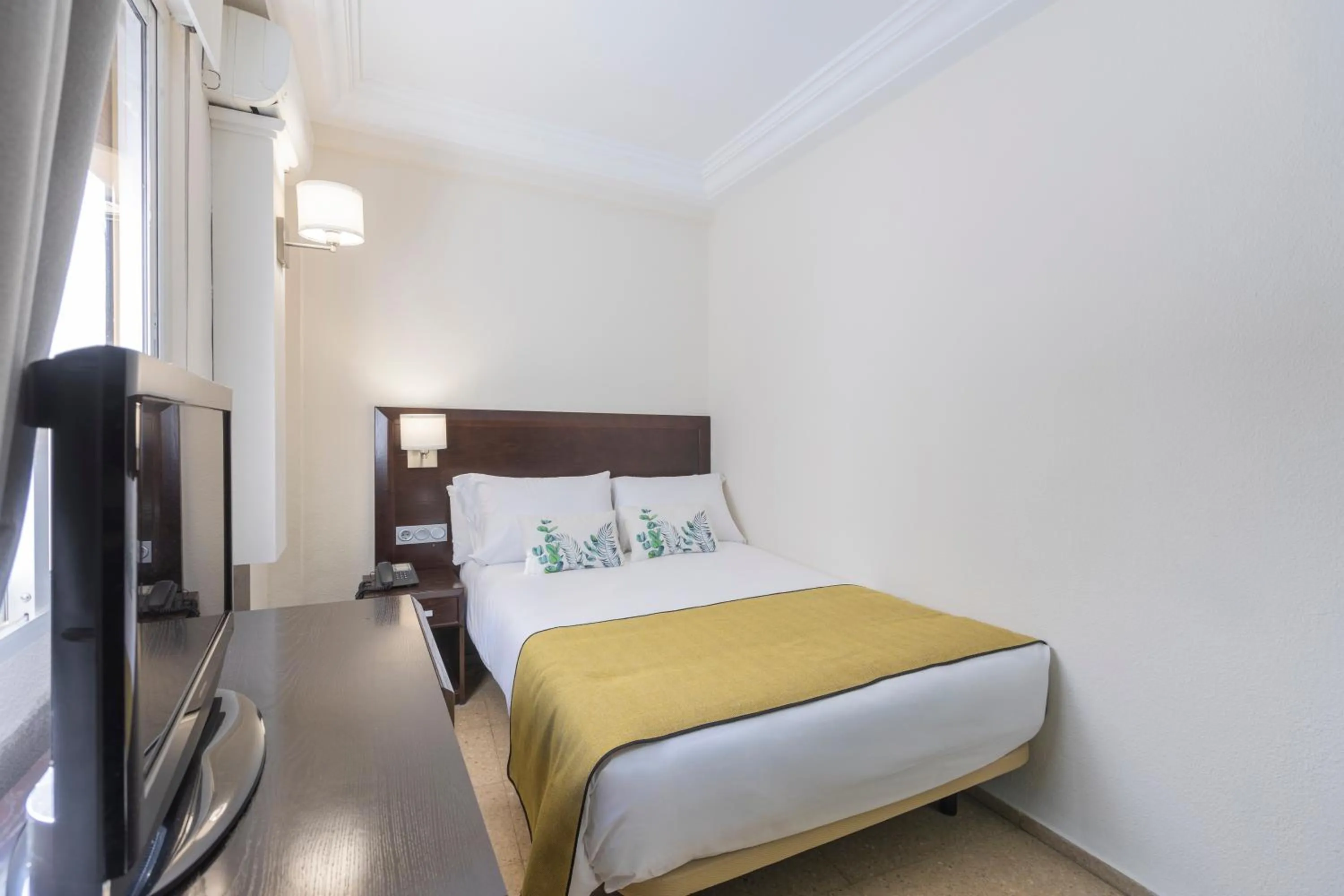 Bedroom, Bed in Itaca Colón by Soho Boutique