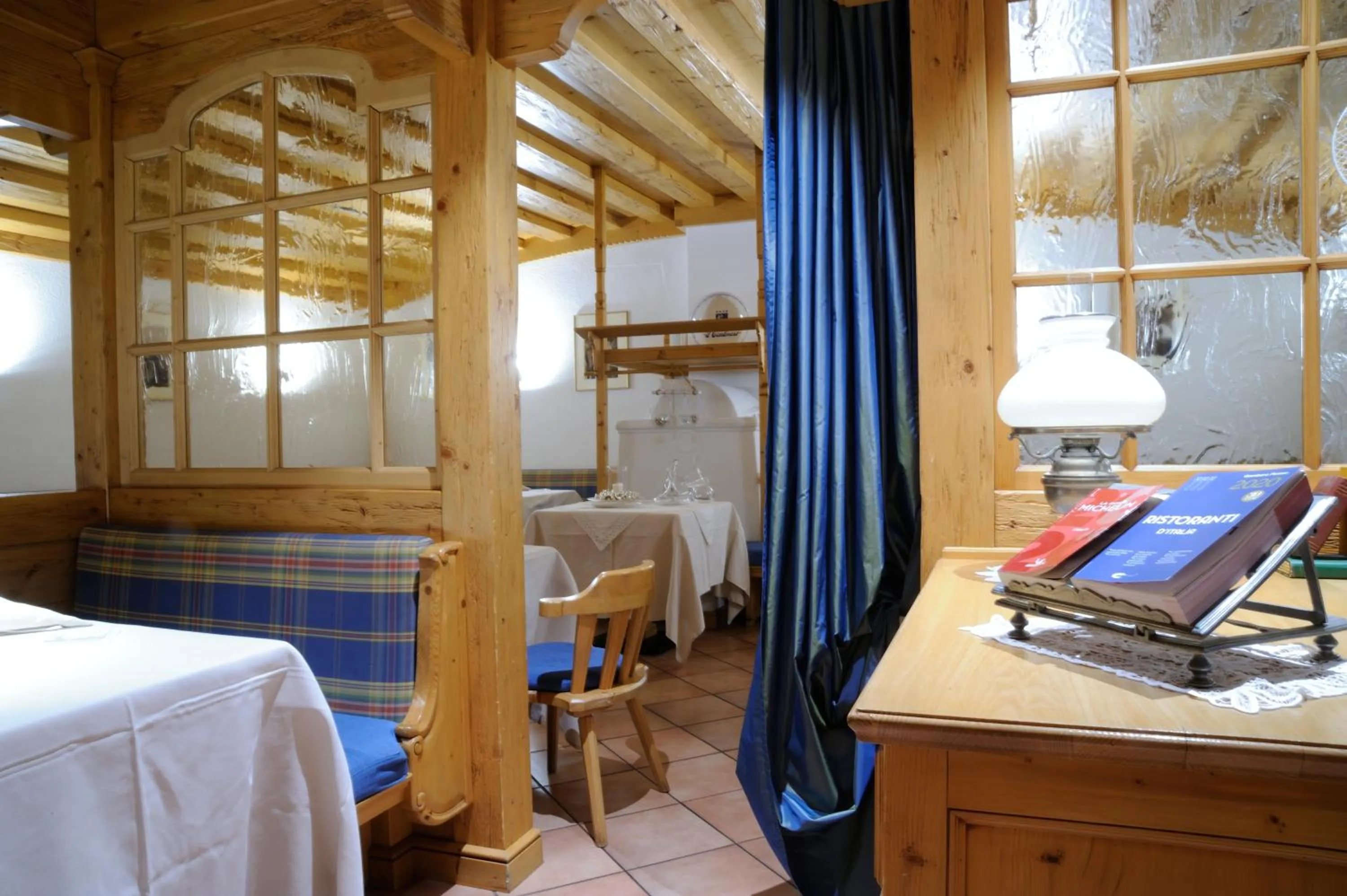 Restaurant/places to eat, Bed in Sport Hotel Alpina