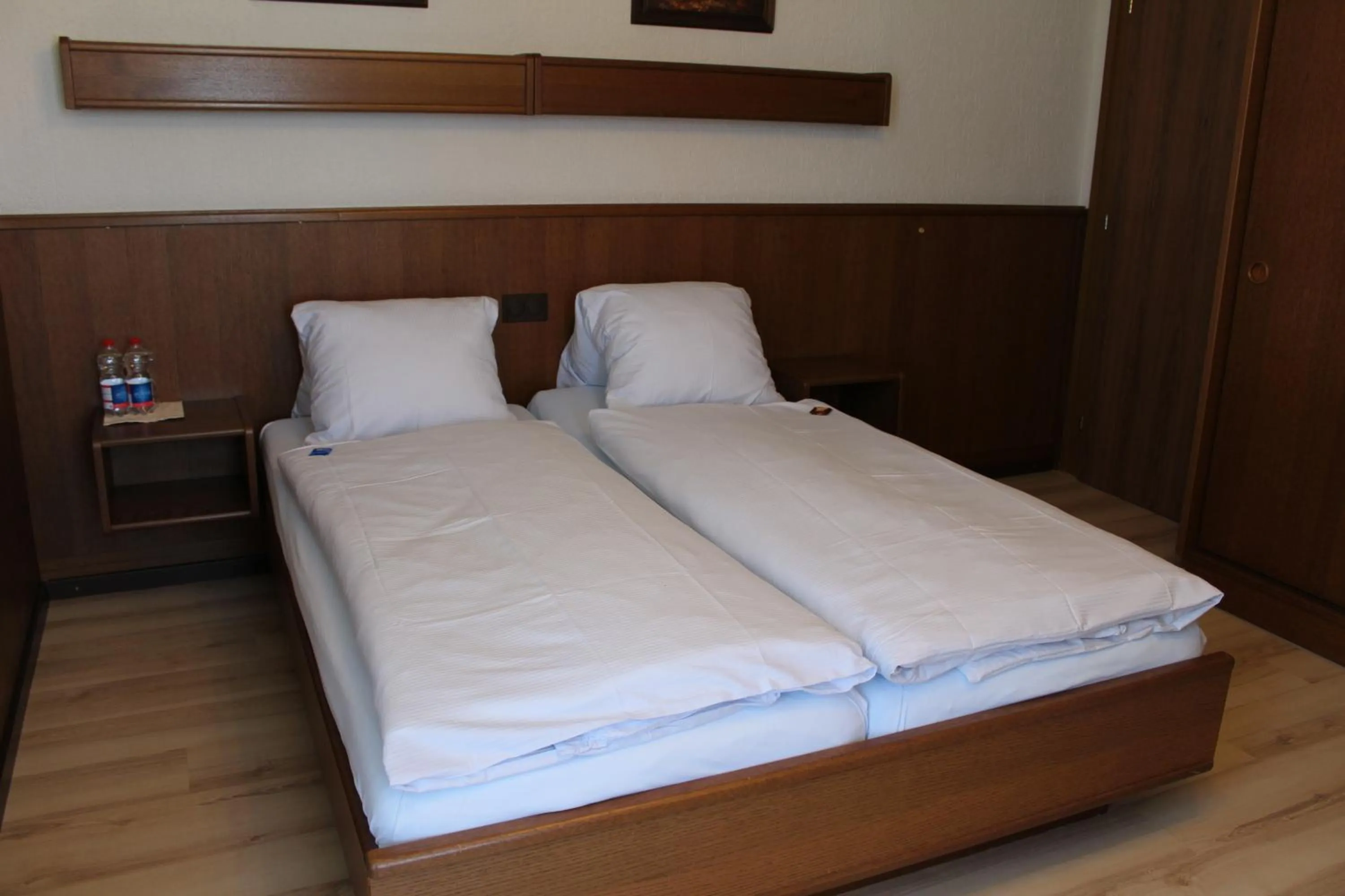 Bed in Hotel Glärnisch Hof