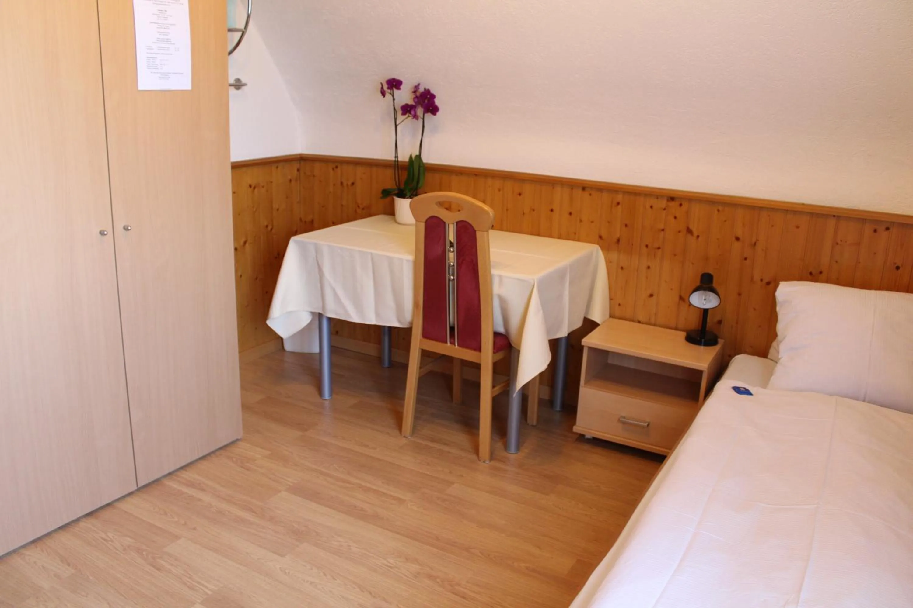 Bed in Hotel Glärnisch Hof