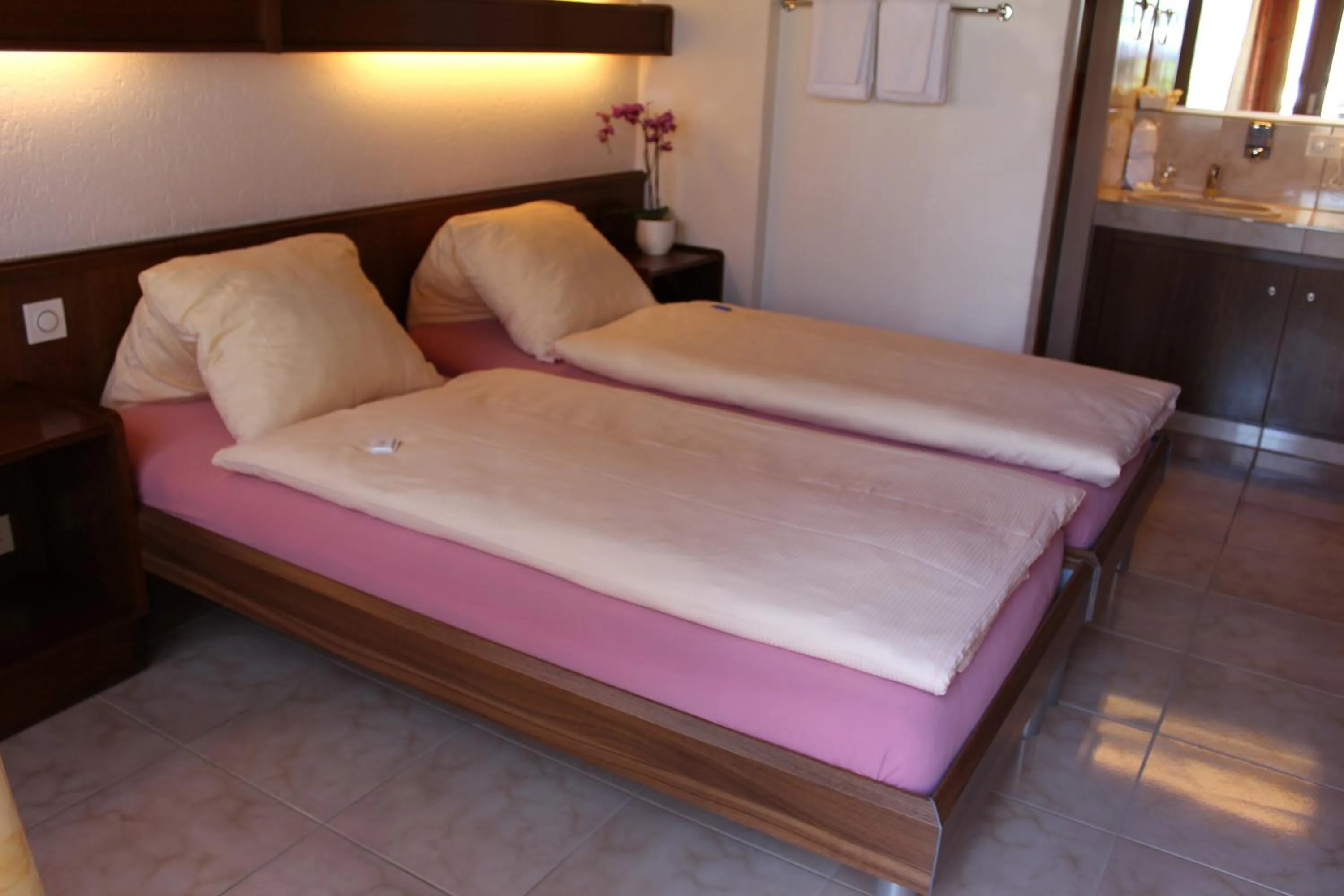 Bed in Hotel Glärnisch Hof