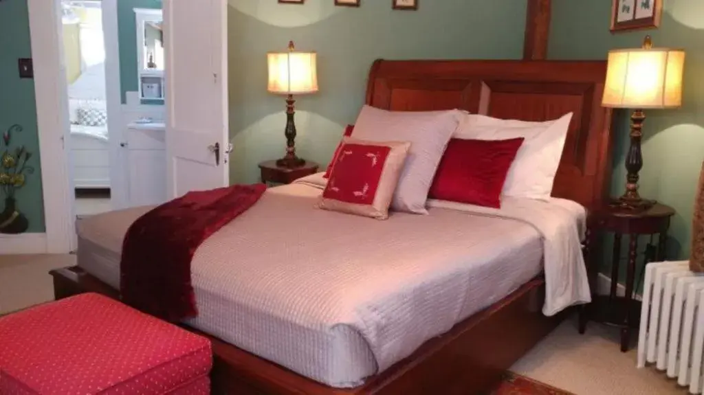 Bedroom, Bed in 2 River Road Inn Cottages Bedroom, Bed in 2 River Road Inn Cottages