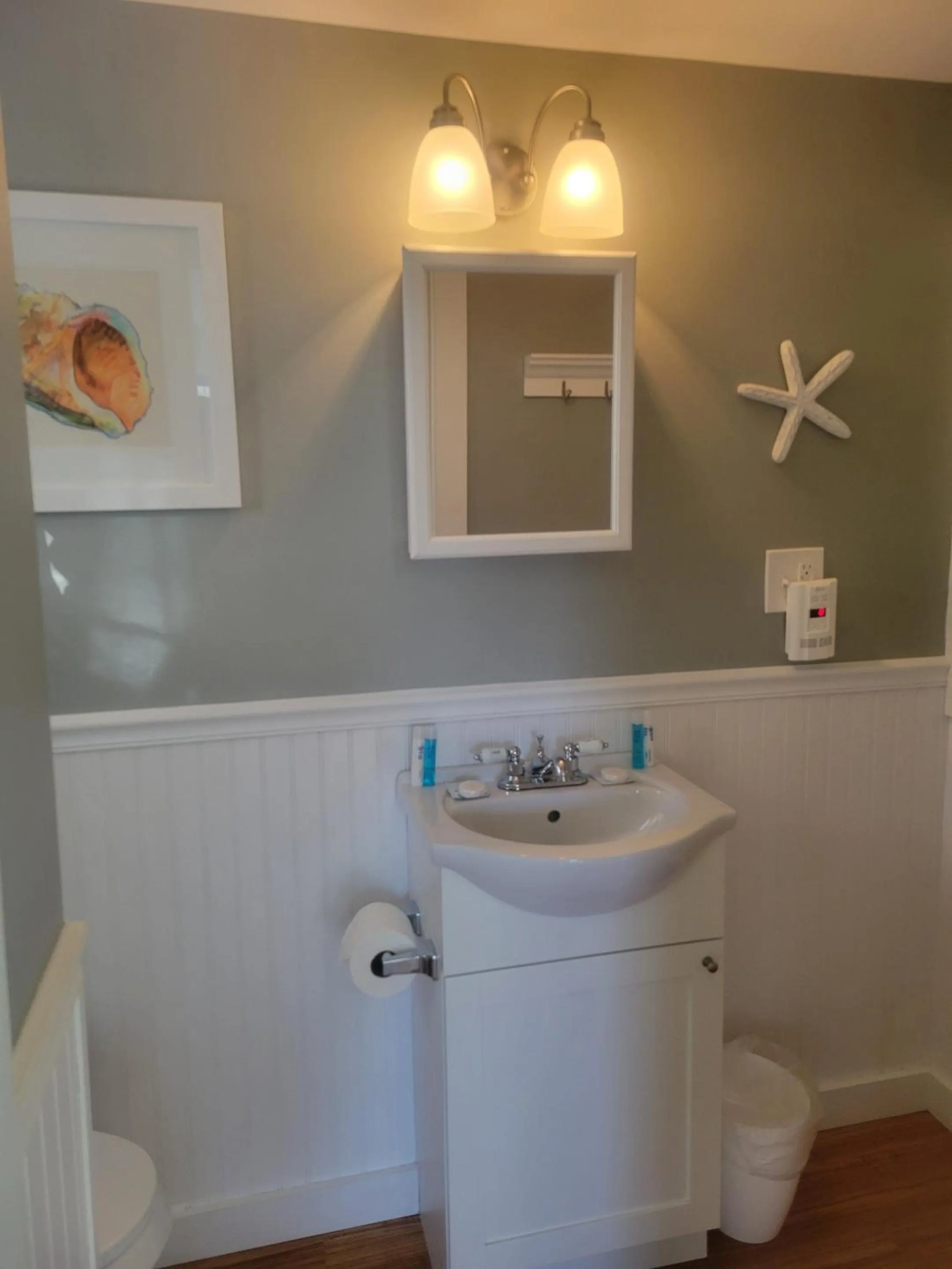 Bathroom in 2 River Road Inn Cottages