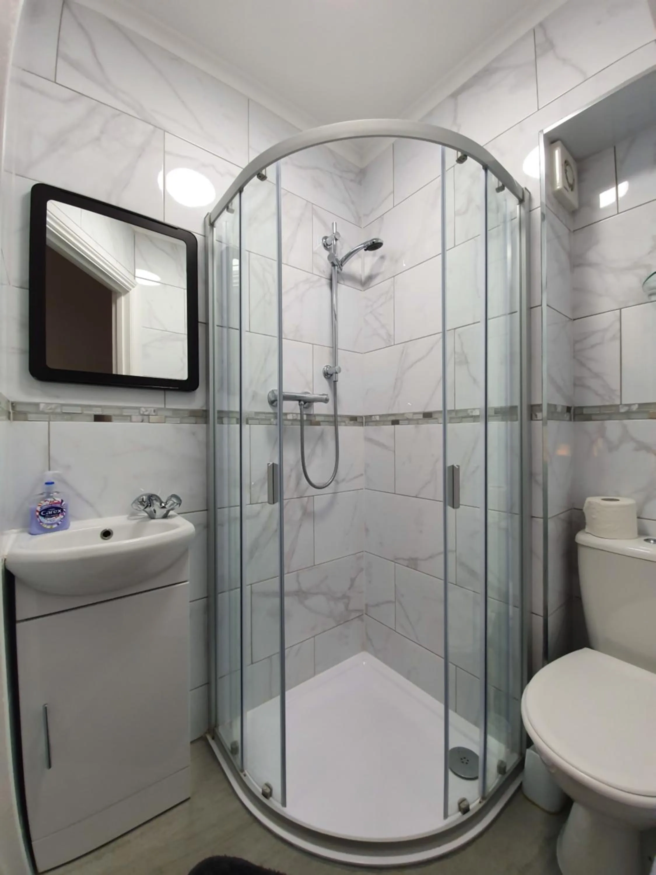 Bathroom in Victoria Lodgings London
