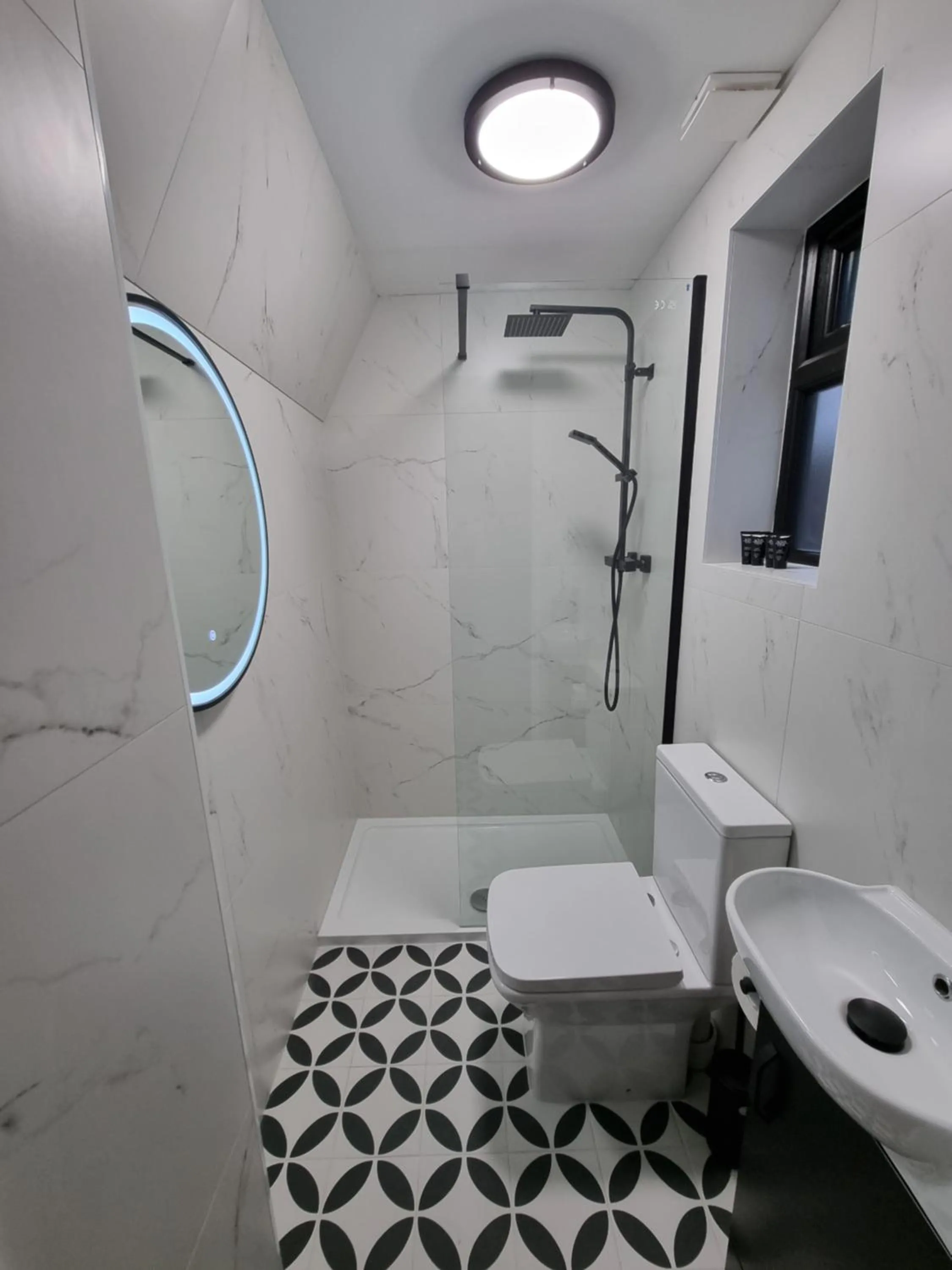 Shower in Victoria Lodgings London