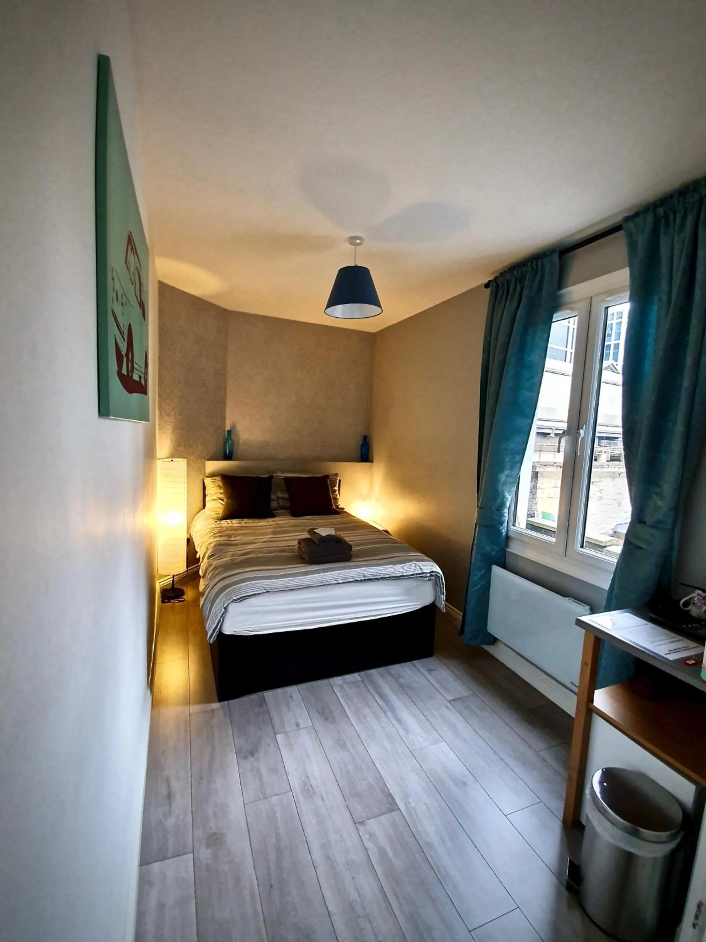 Bedroom, Bed in Victoria Lodgings London