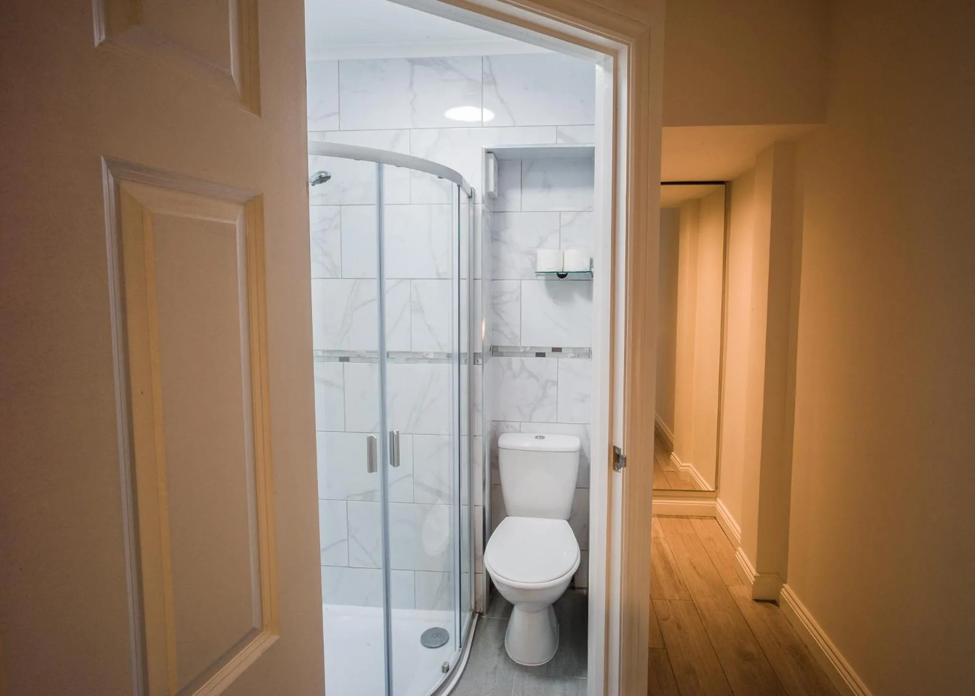 Bathroom in Victoria Lodgings London