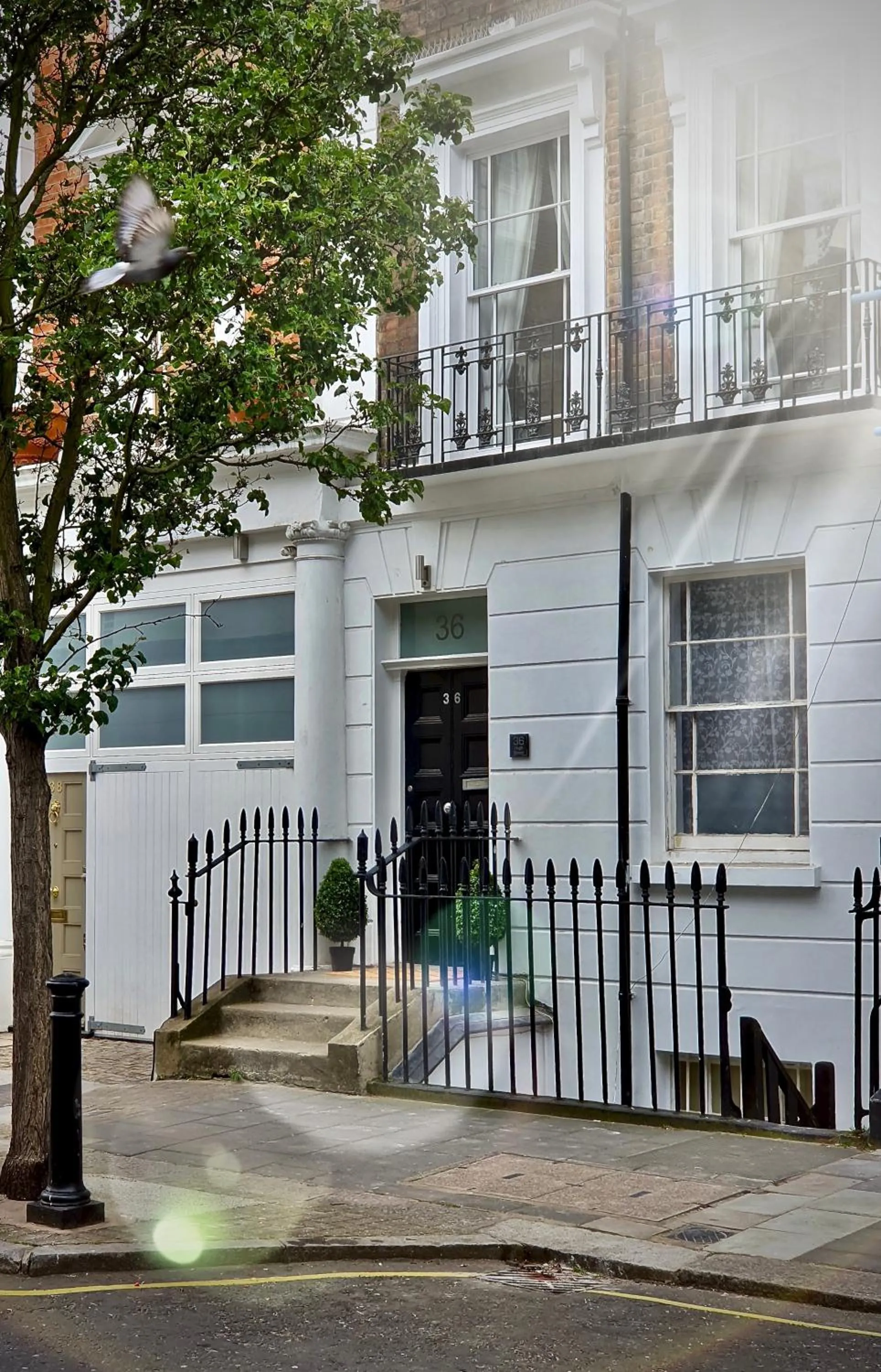 Facade/entrance in Victoria Lodgings London