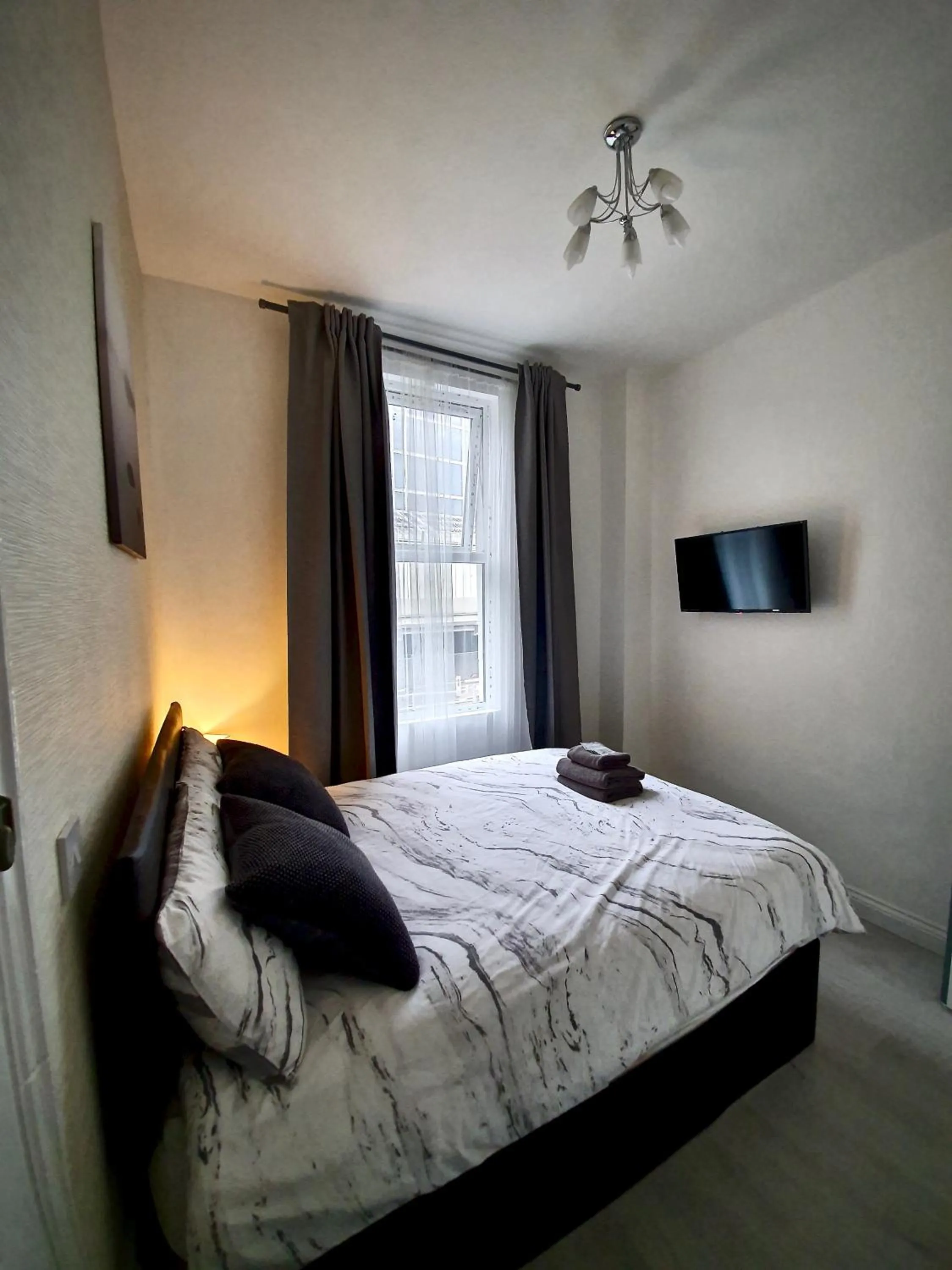 Bedroom, Bed in Victoria Lodgings London