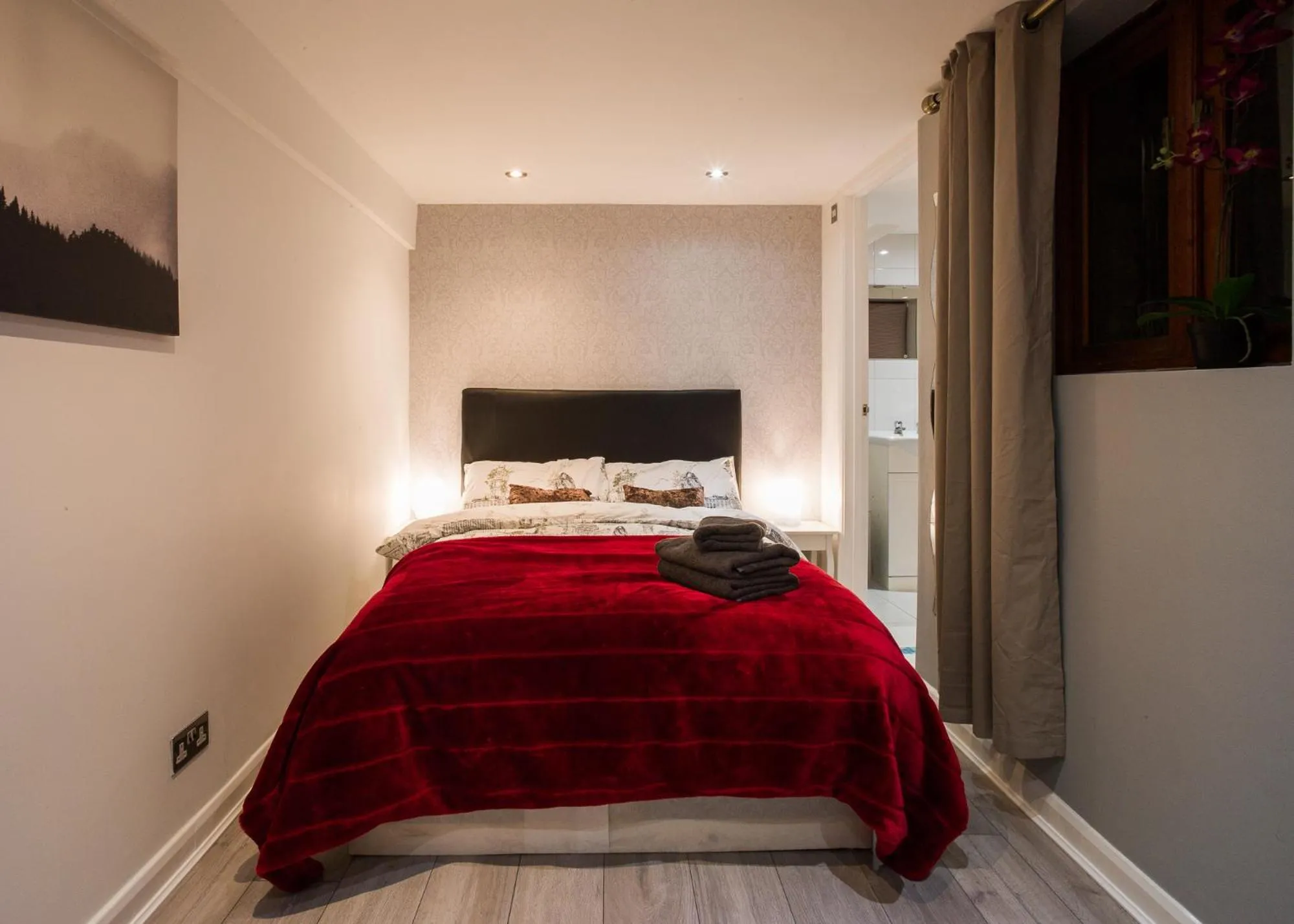 Bedroom, Bed in Victoria Lodgings London