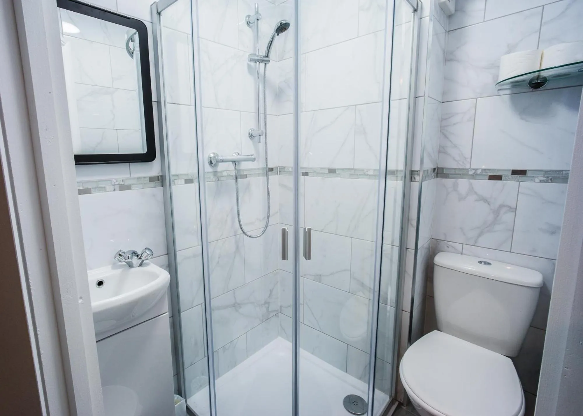 Bathroom in Victoria Lodgings London
