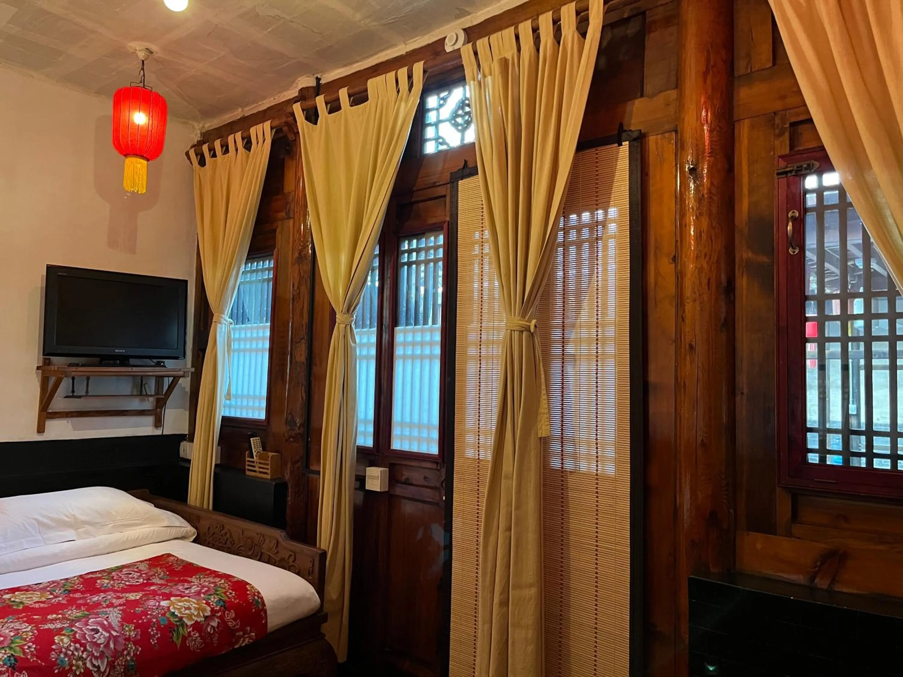 Photo of the whole room, Bed in Pingyao Yide Hotel