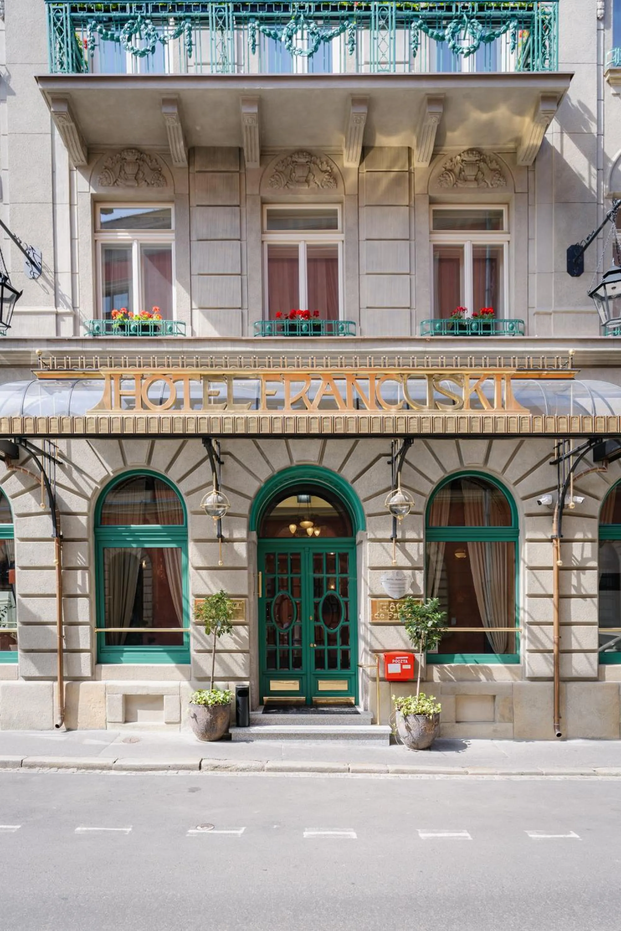 Property building in Hotel H15 Francuski Old Town - Destigo Hotels