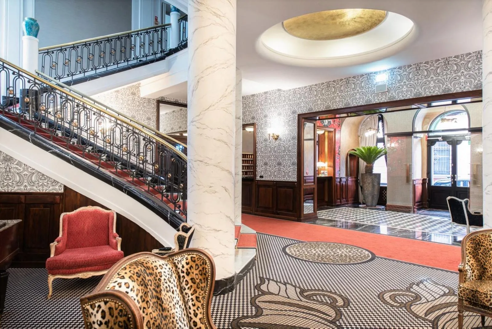 Lobby or reception in Hotel H15 Francuski Old Town - Destigo Hotels