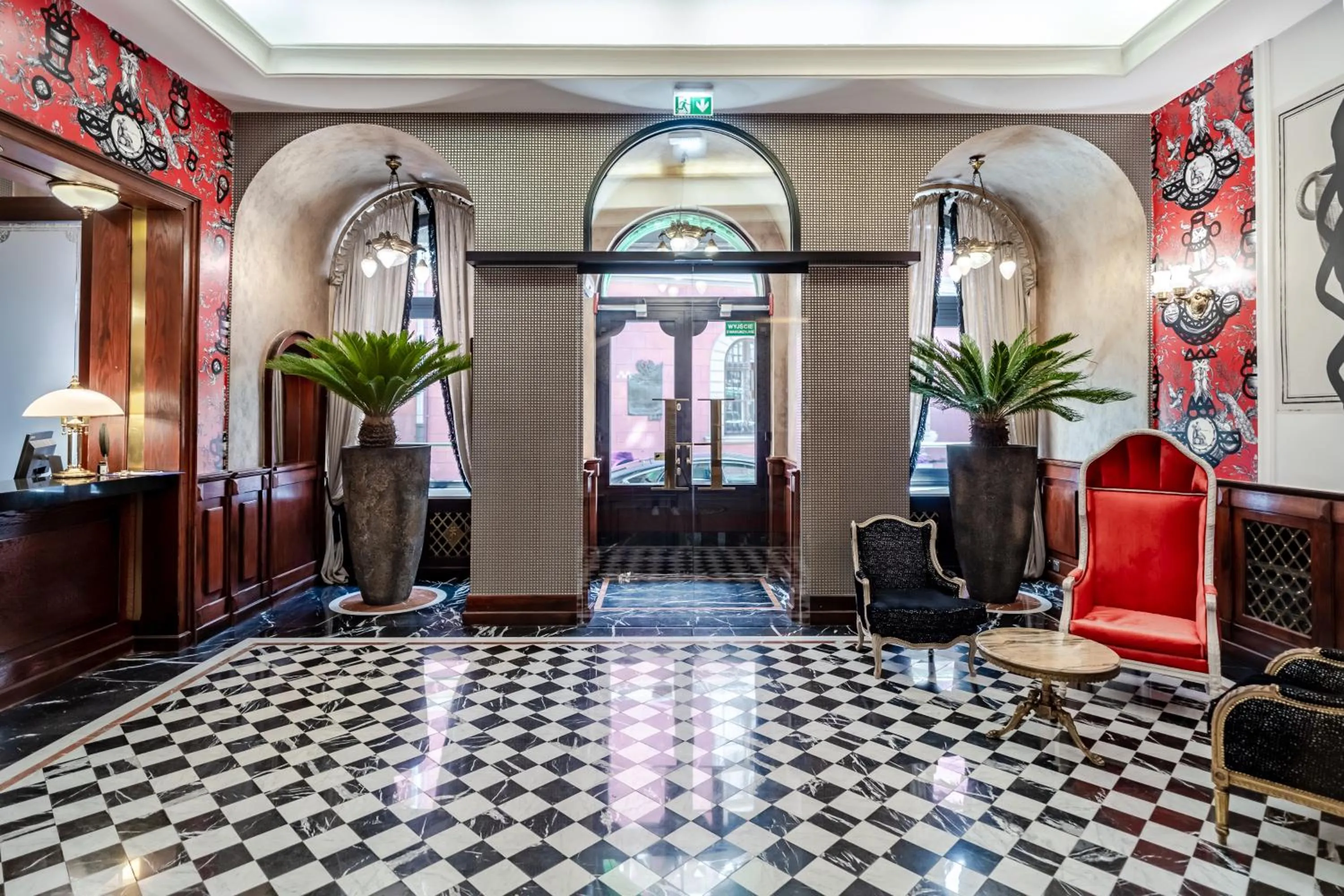 Lobby or reception in Hotel H15 Francuski Old Town - Destigo Hotels