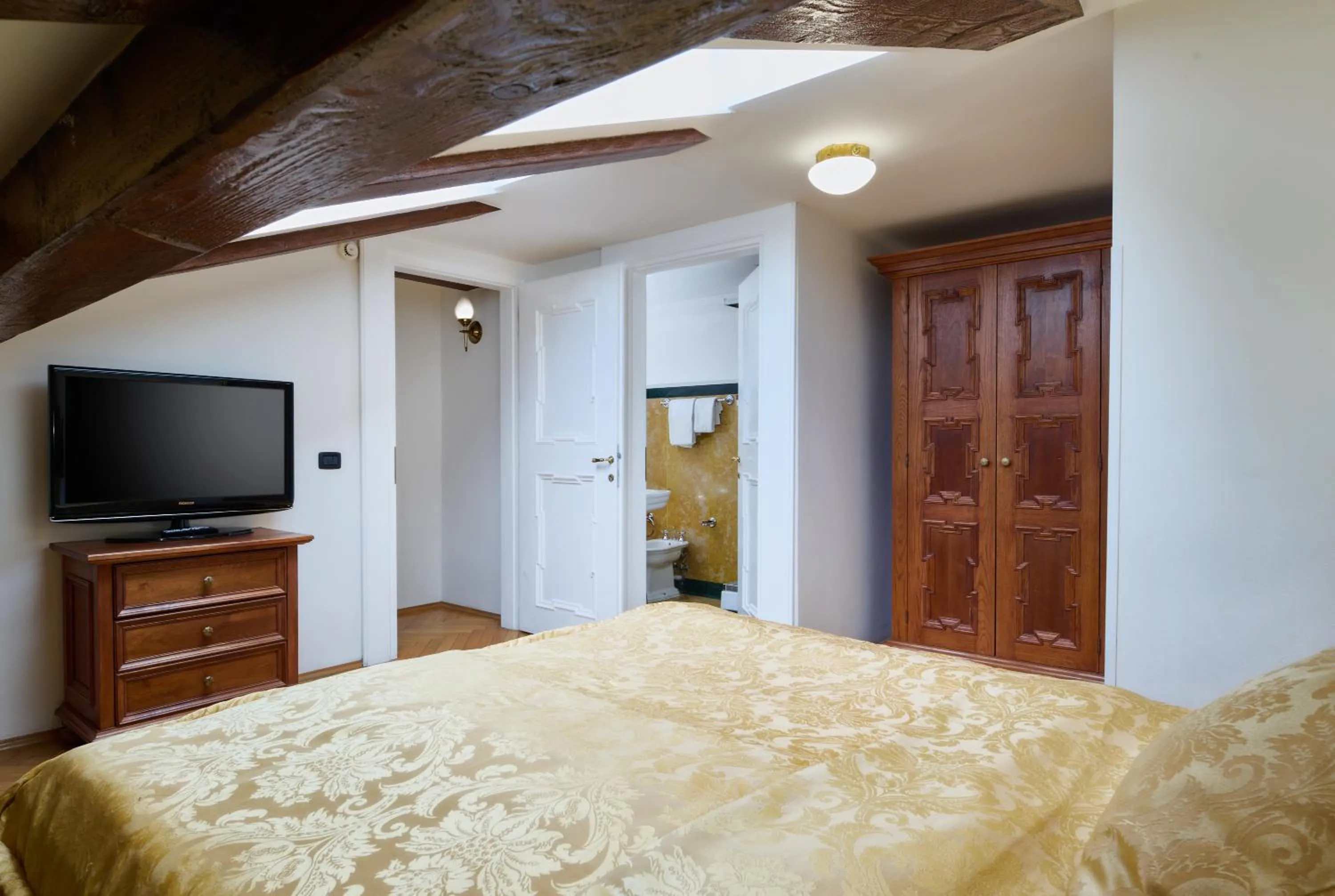 Bedroom, Bed in Charles Bridge Palace