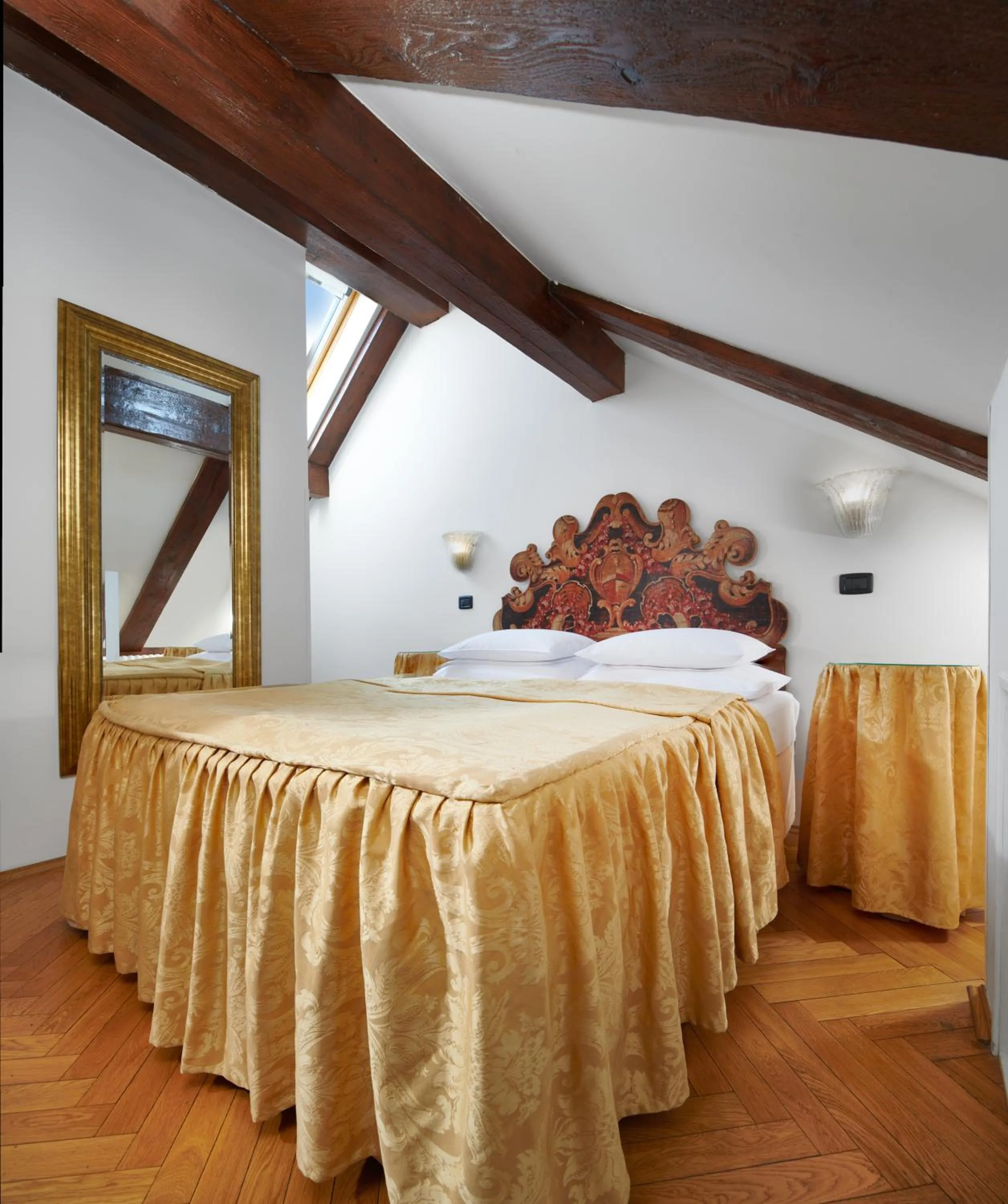 Bedroom, Bed in Charles Bridge Palace