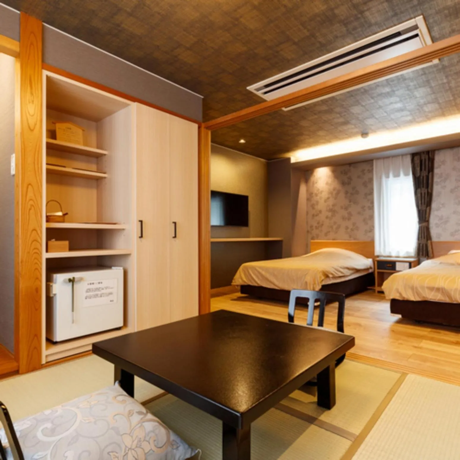 Photo of the whole room, Bed in Umemura Ryokan Uguisutei