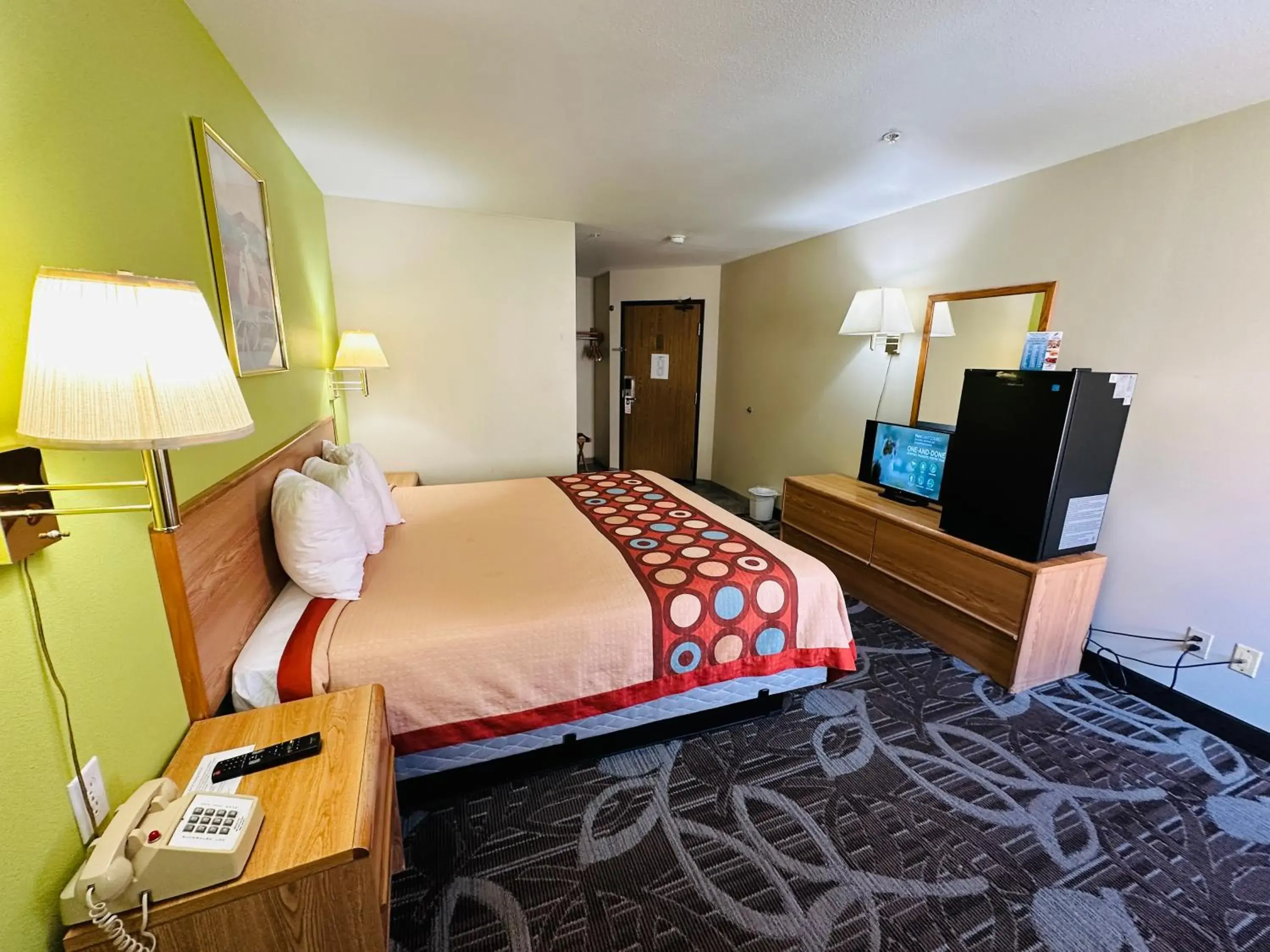 Bed in Moab Gateway Inn at Arches Nat'l Park Bed in Moab Gateway Inn at Arches Nat'l Park