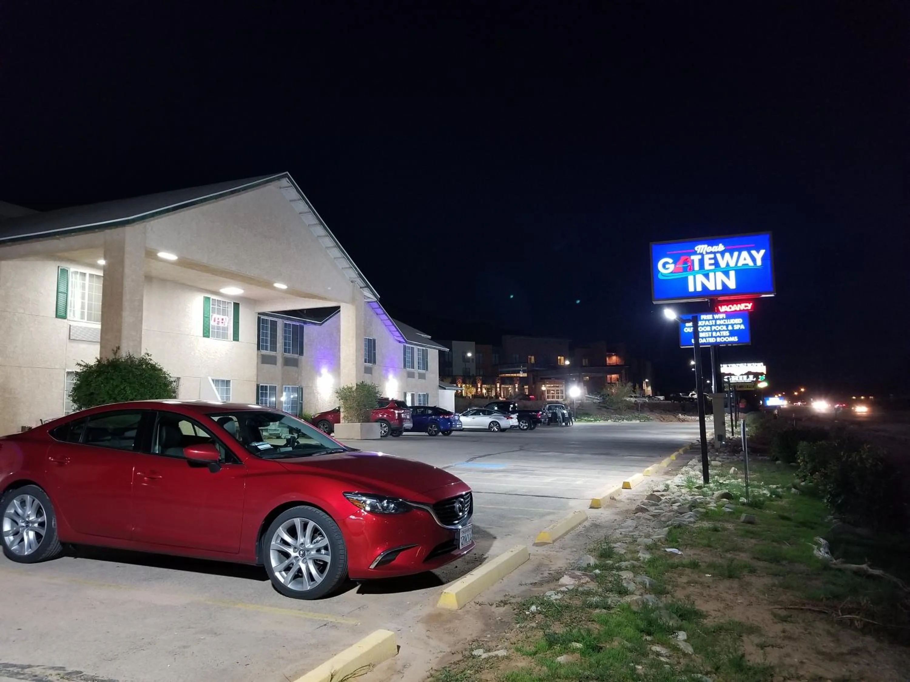 Property building in Moab Gateway Inn at Arches Nat'l Park