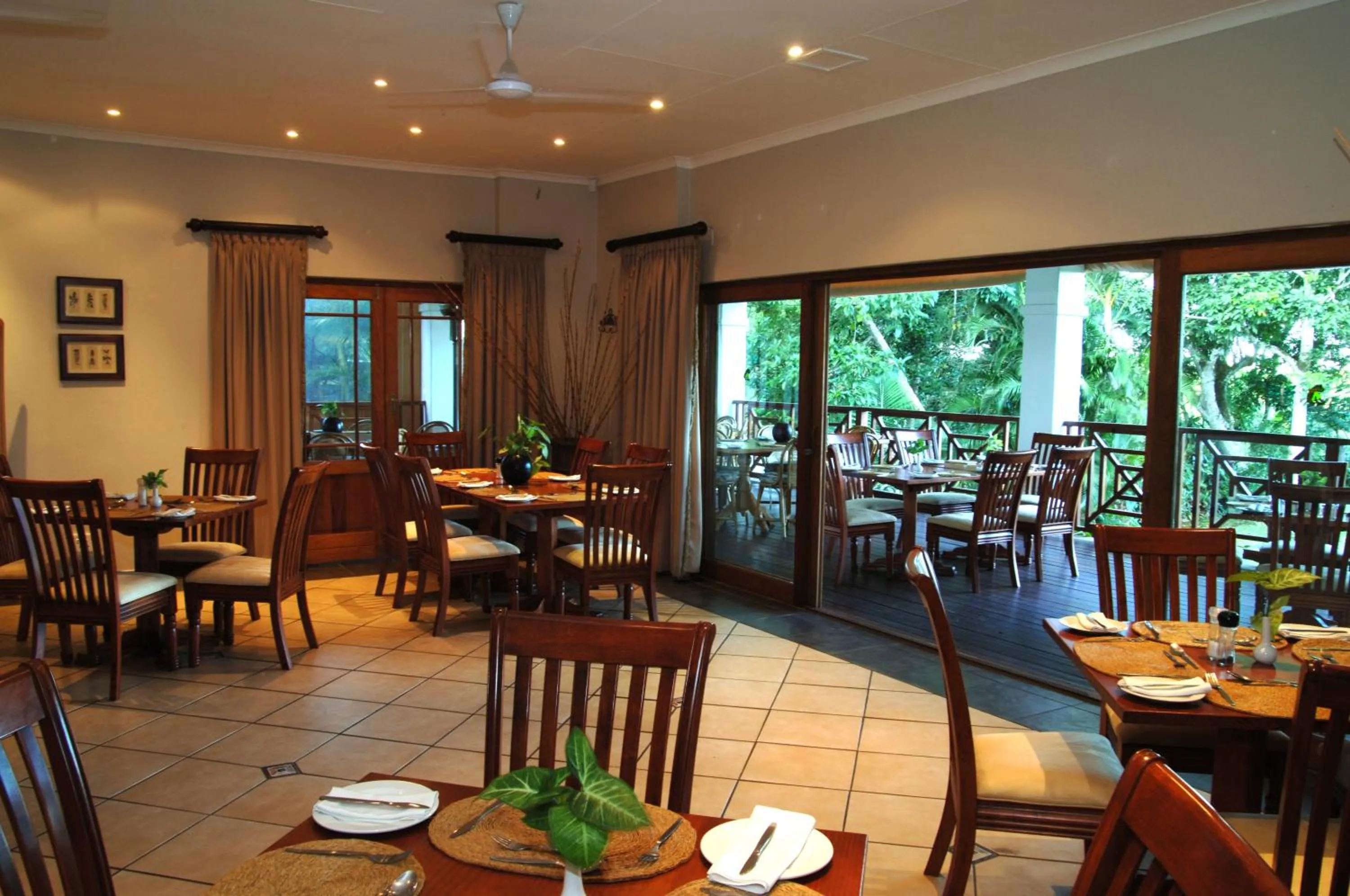Restaurant/places to eat in St Lucia Eco Lodge