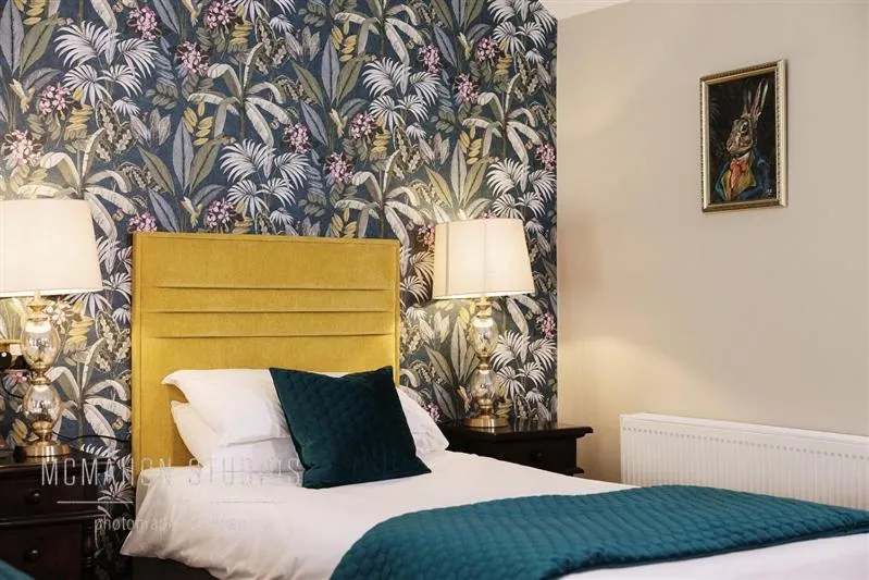 Restaurant/places to eat, Bed in Corbett Court