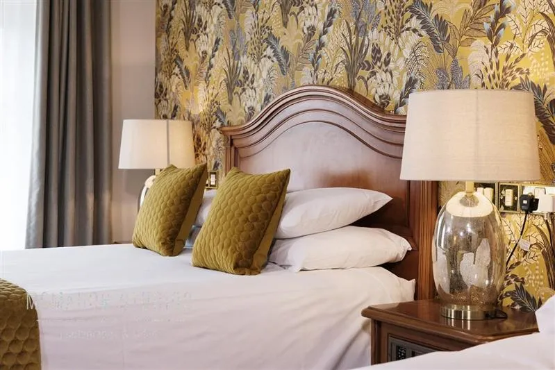 Restaurant/places to eat, Bed in Corbett Court