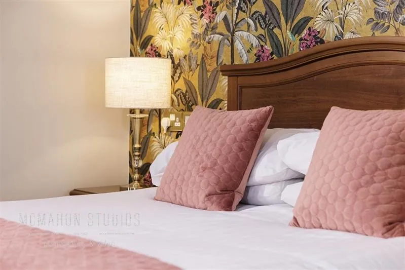 Restaurant/places to eat, Bed in Corbett Court
