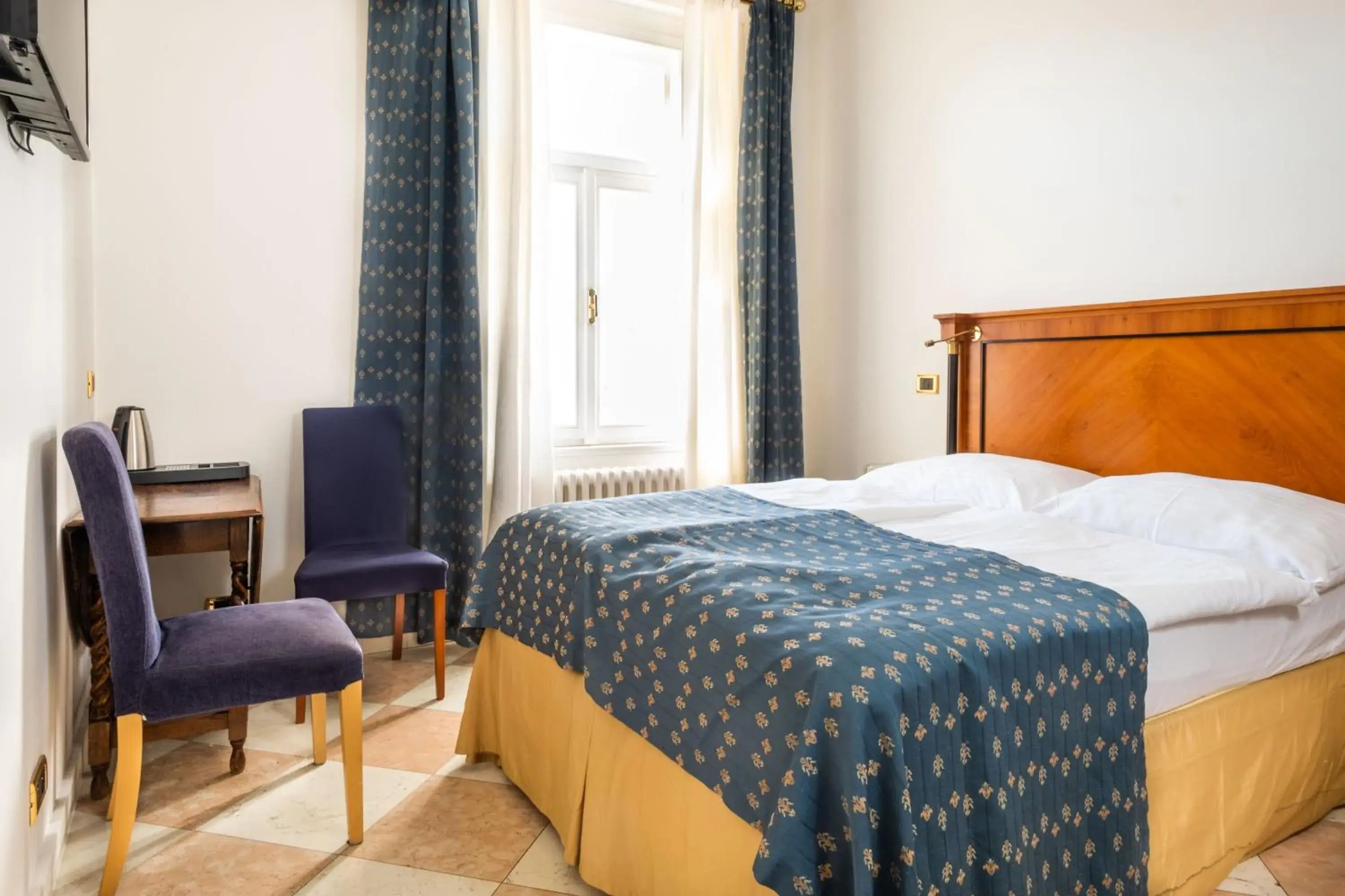 Seating area, Bed in Residence La Fenice