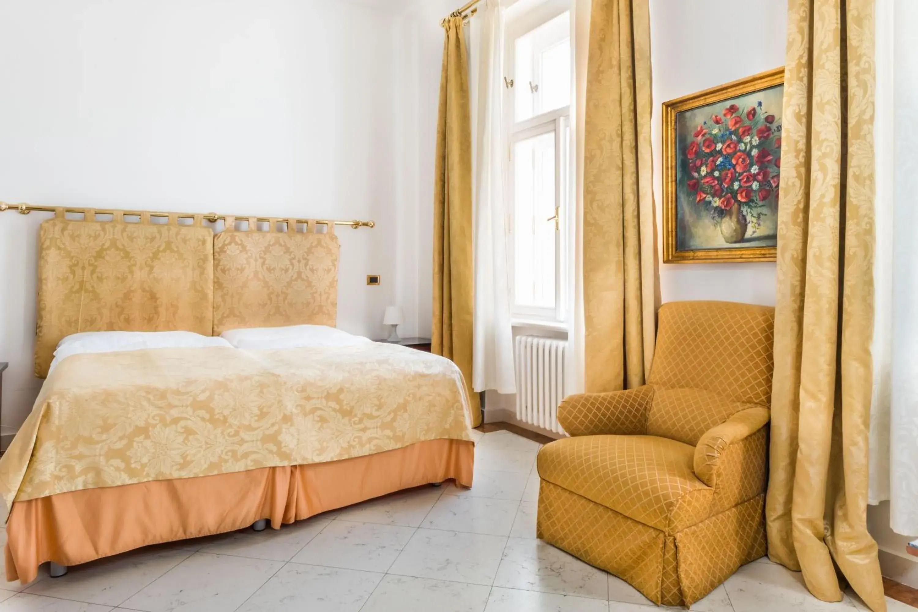 Seating area, Bed in Residence La Fenice