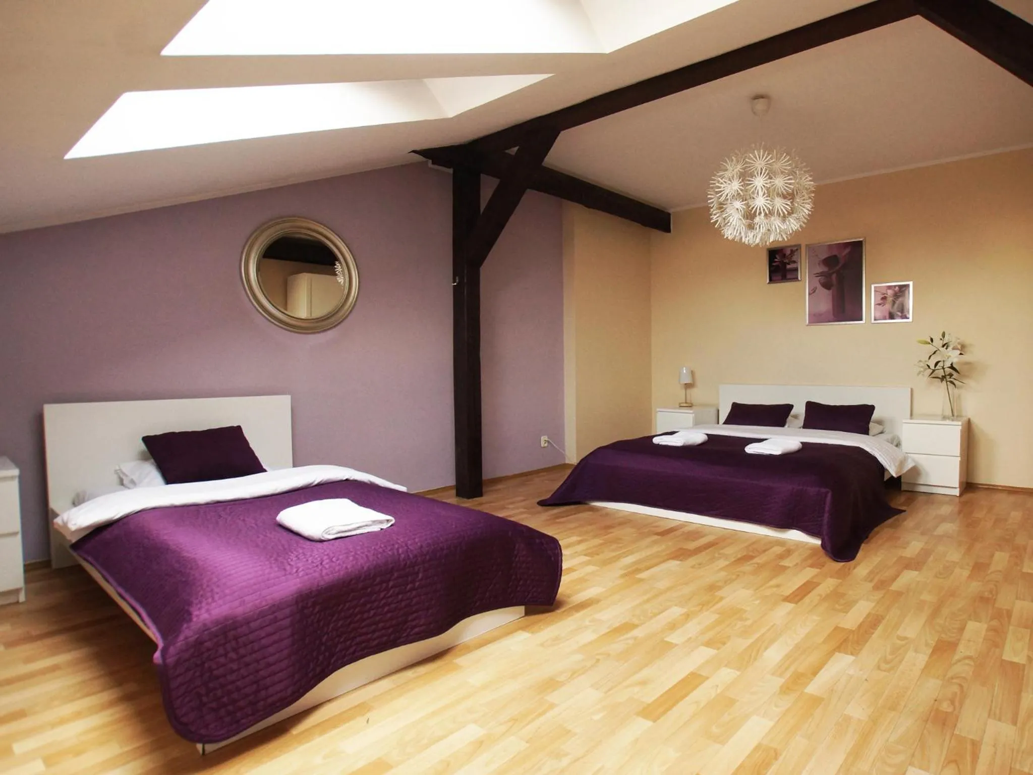 Photo of the whole room in Blooms