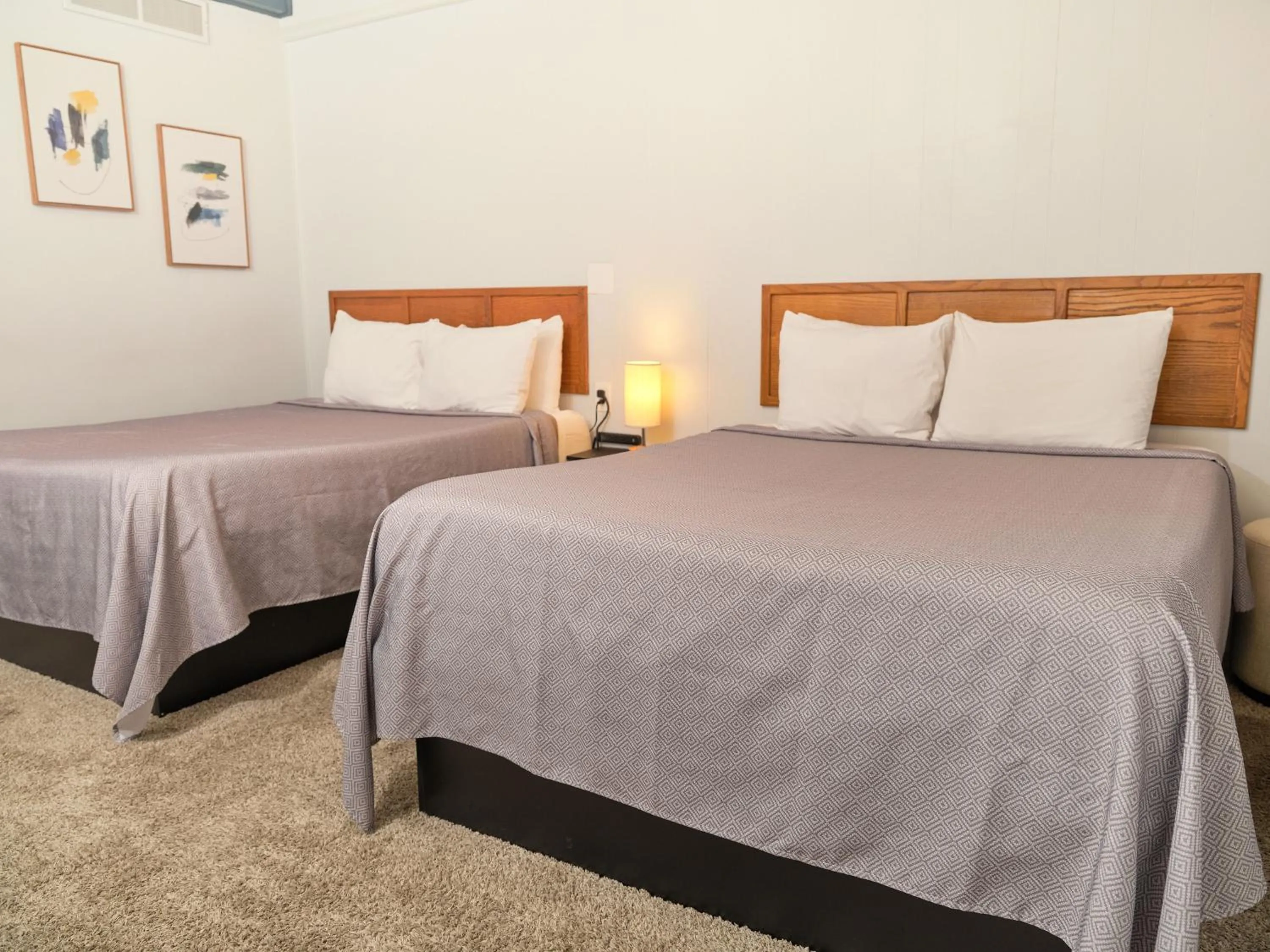 Bedroom, Bed in The Oakwood Inn