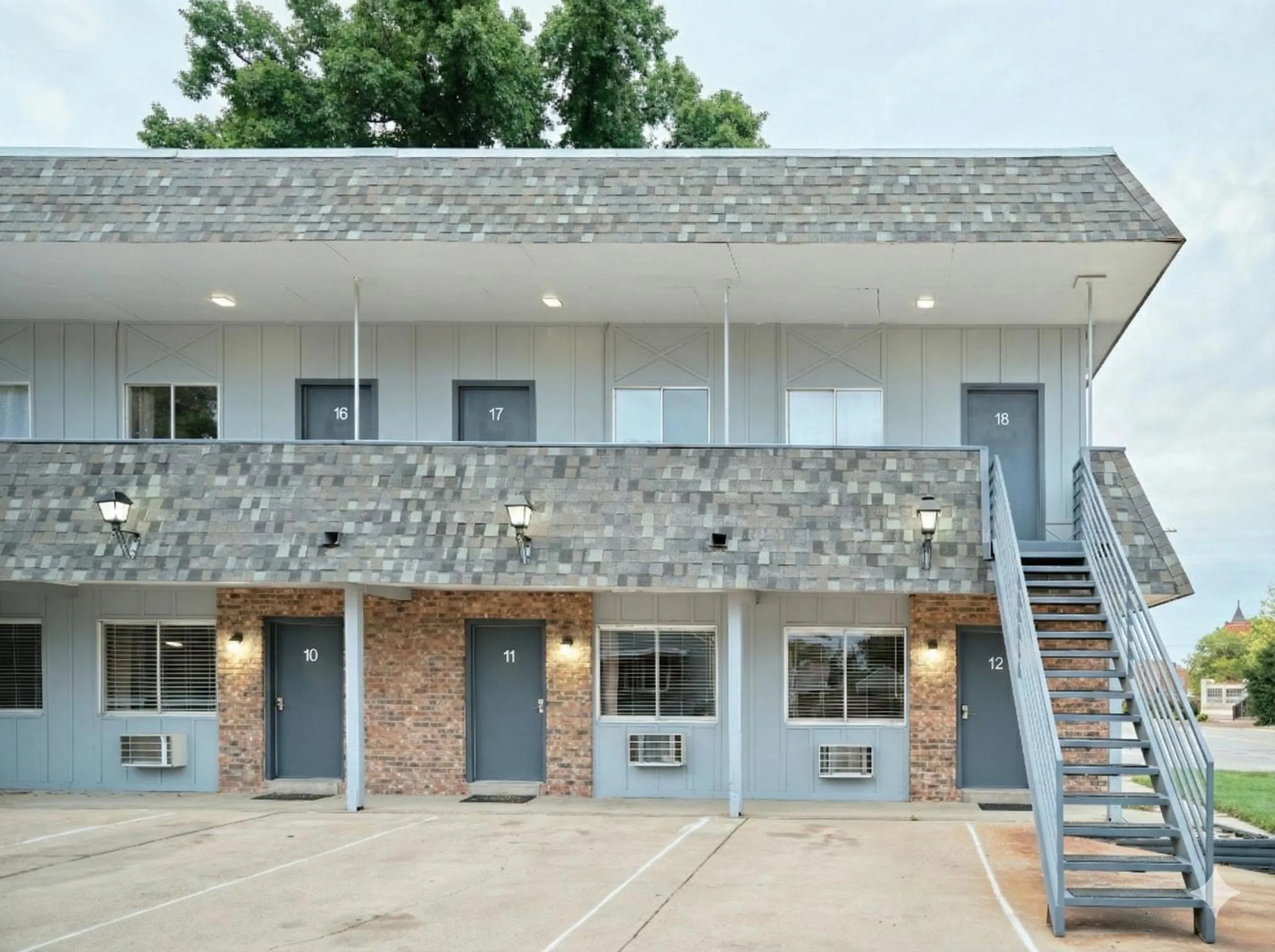 Property building in The Oakwood Inn