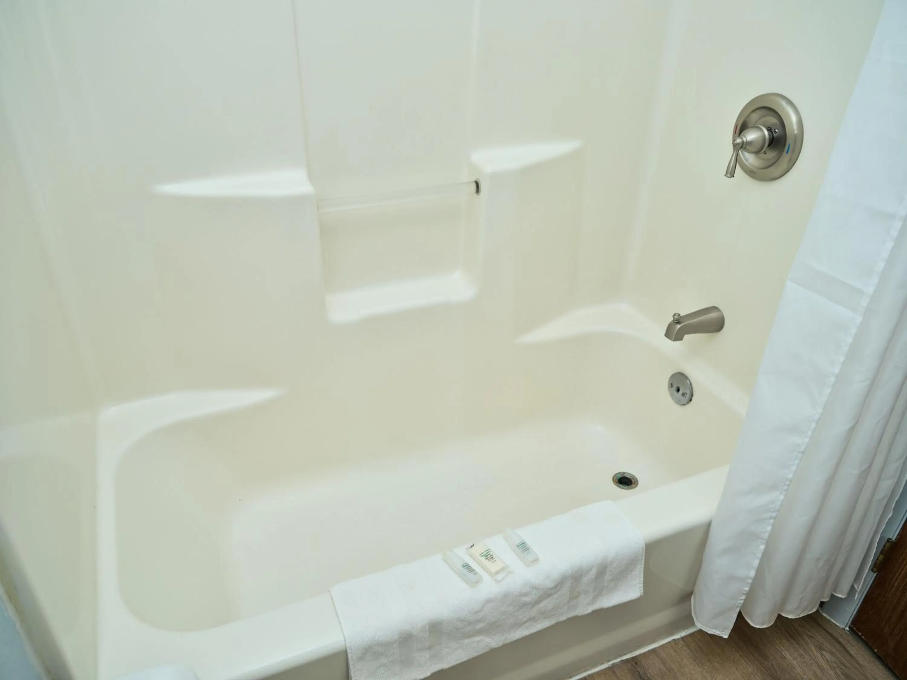 Bathroom in The Oakwood Inn