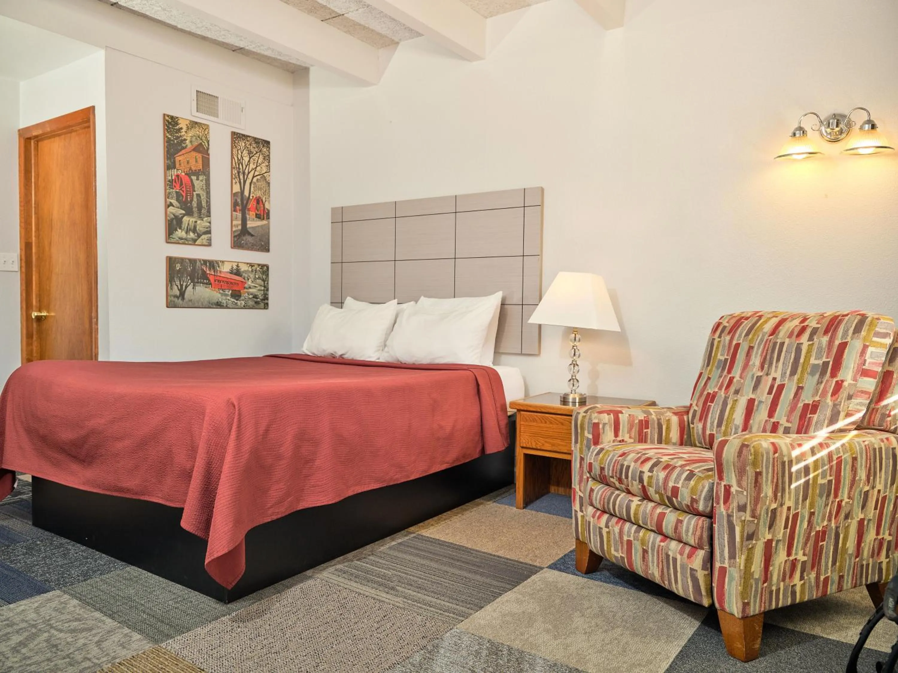 Bedroom, Bed in The Oakwood Inn