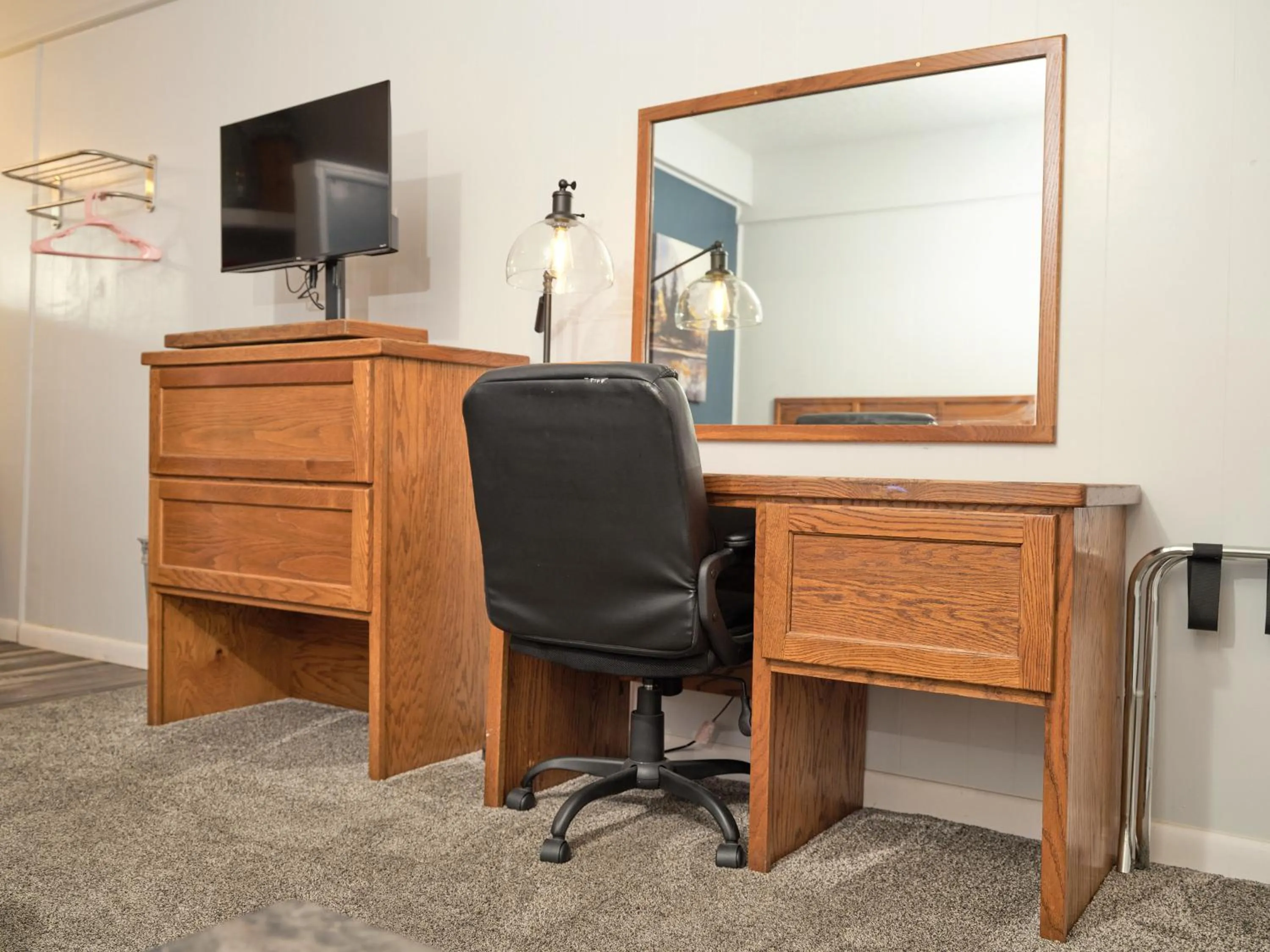 Bedroom in The Oakwood Inn