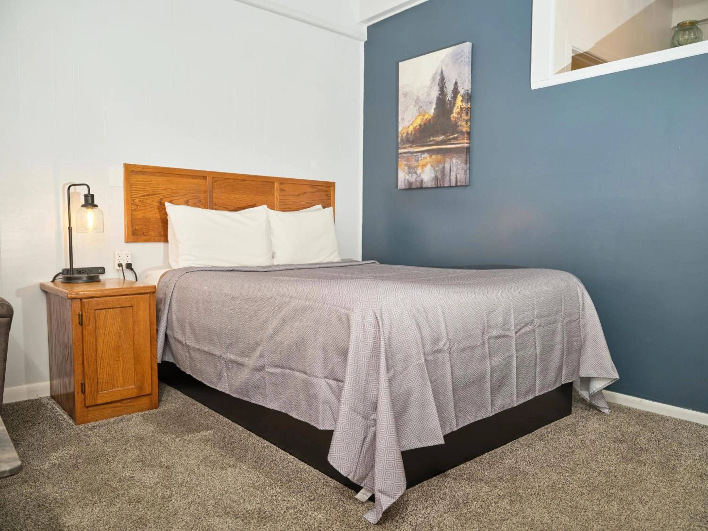 Bedroom, Bed in The Oakwood Inn