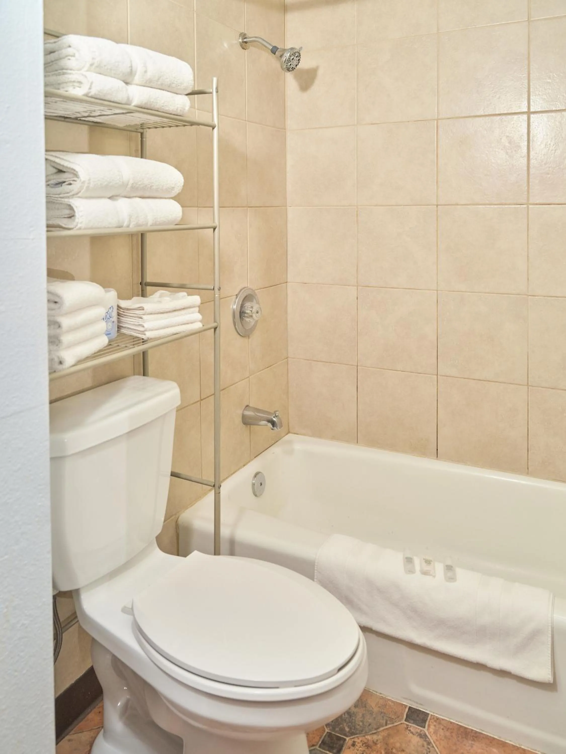 Bathroom in The Oakwood Inn