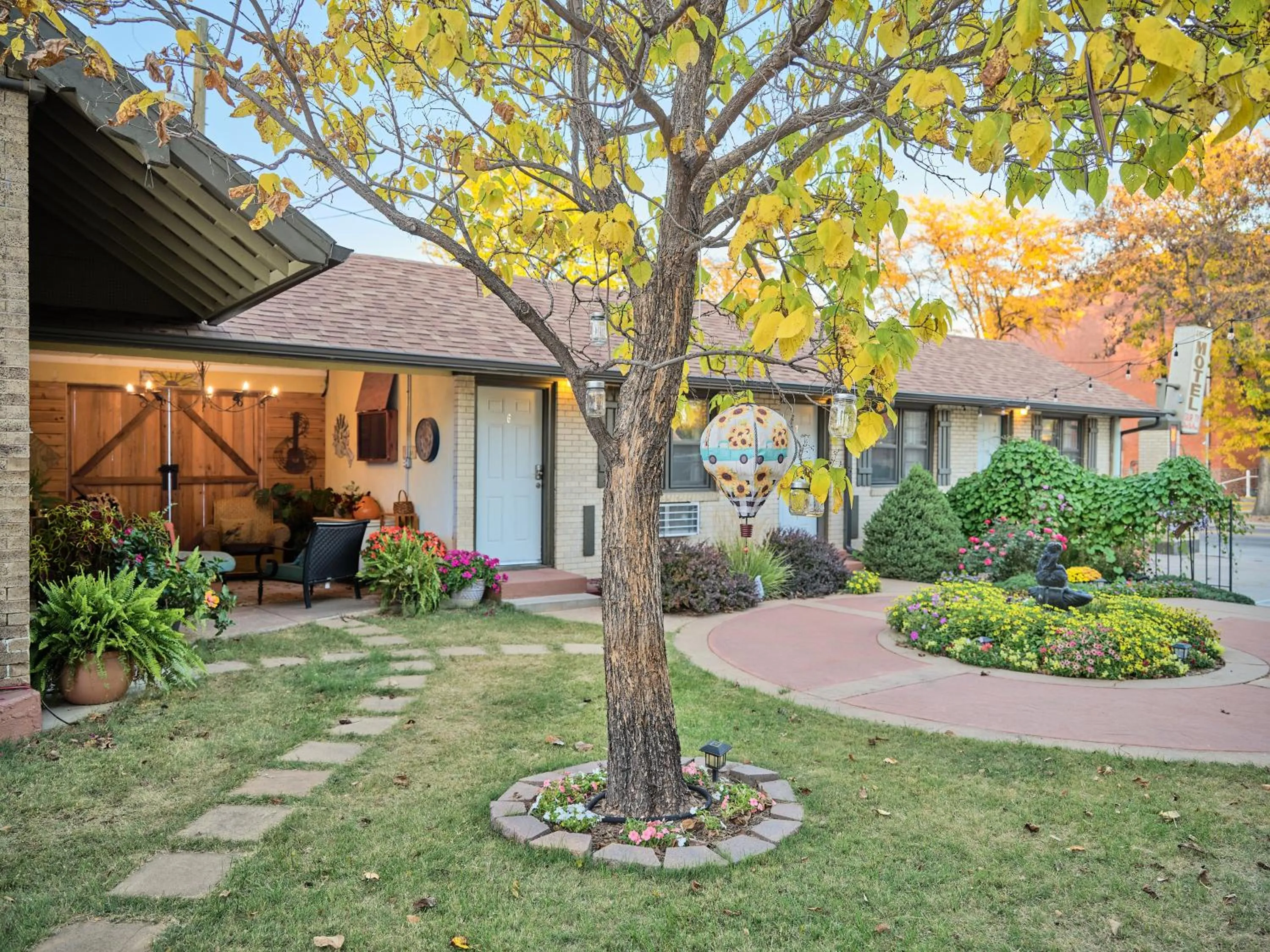 Property building in The Crest Motel