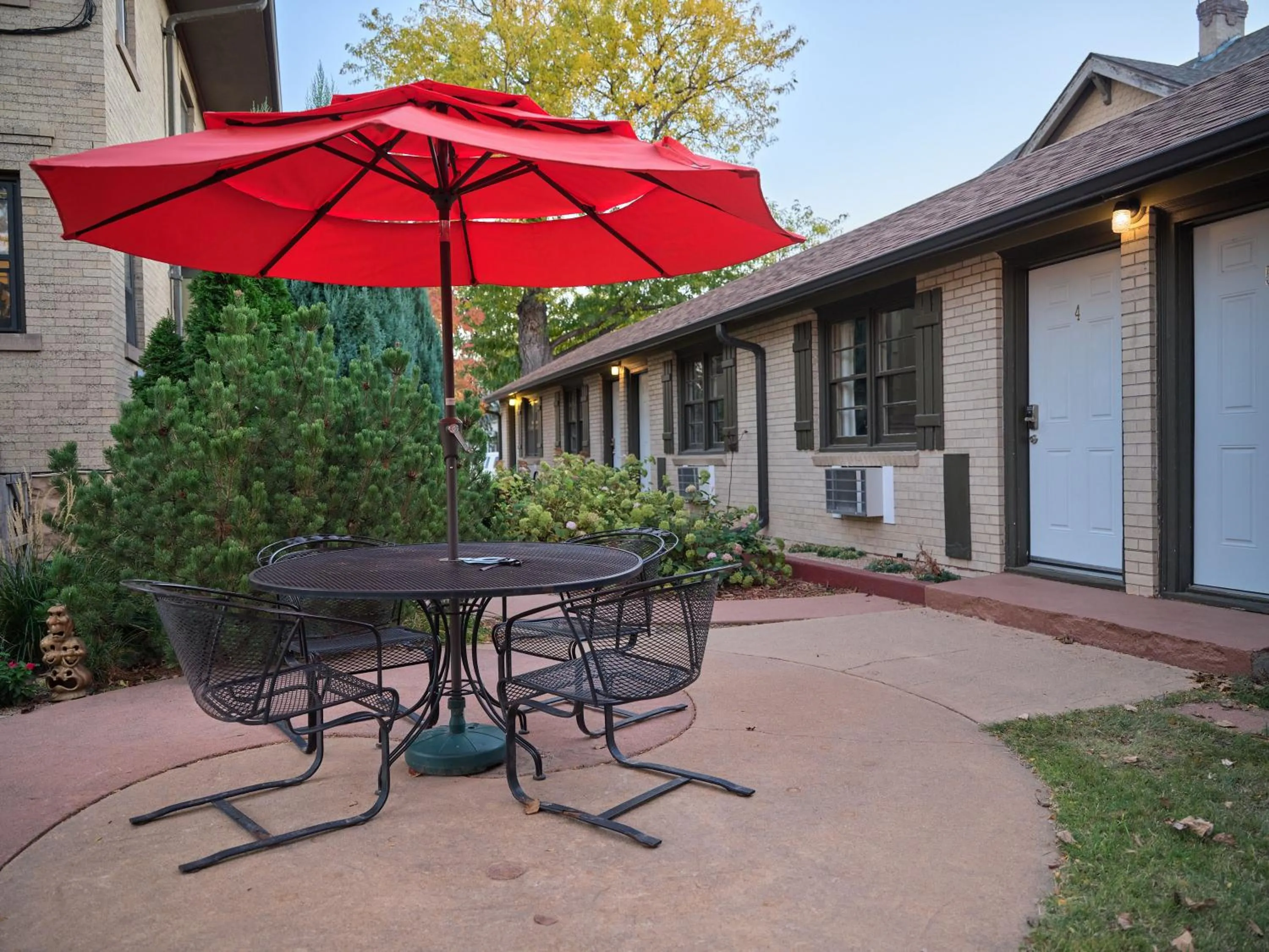 Property building in The Crest Motel