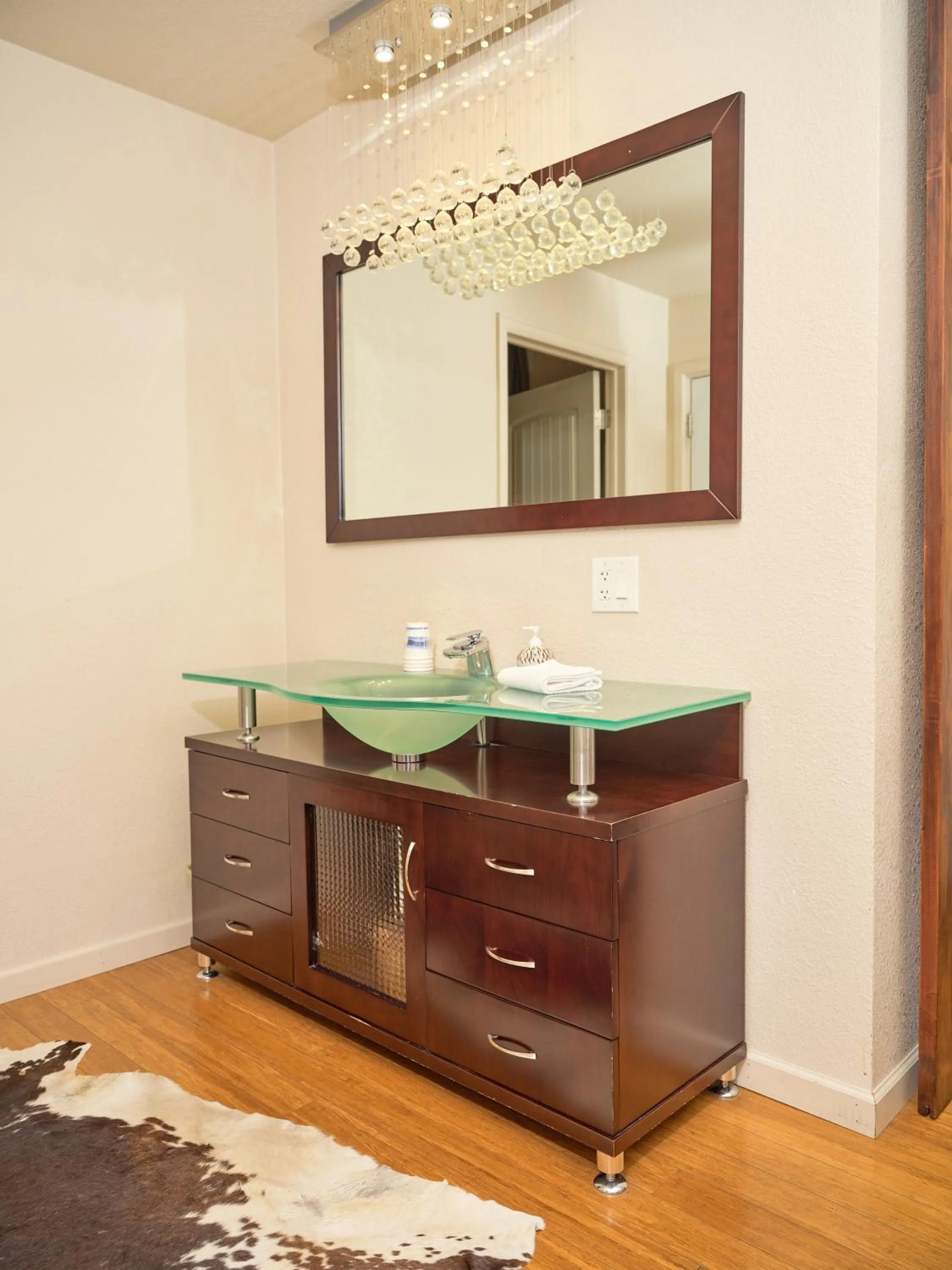 Bathroom in The Crest Motel